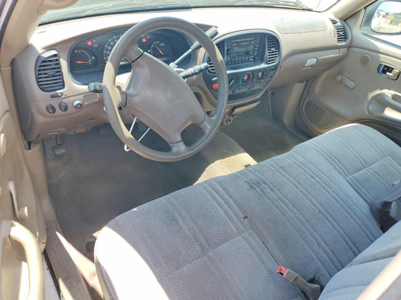 2000 Toyota Tundra Base White vin: 5TBJN3214YS047627