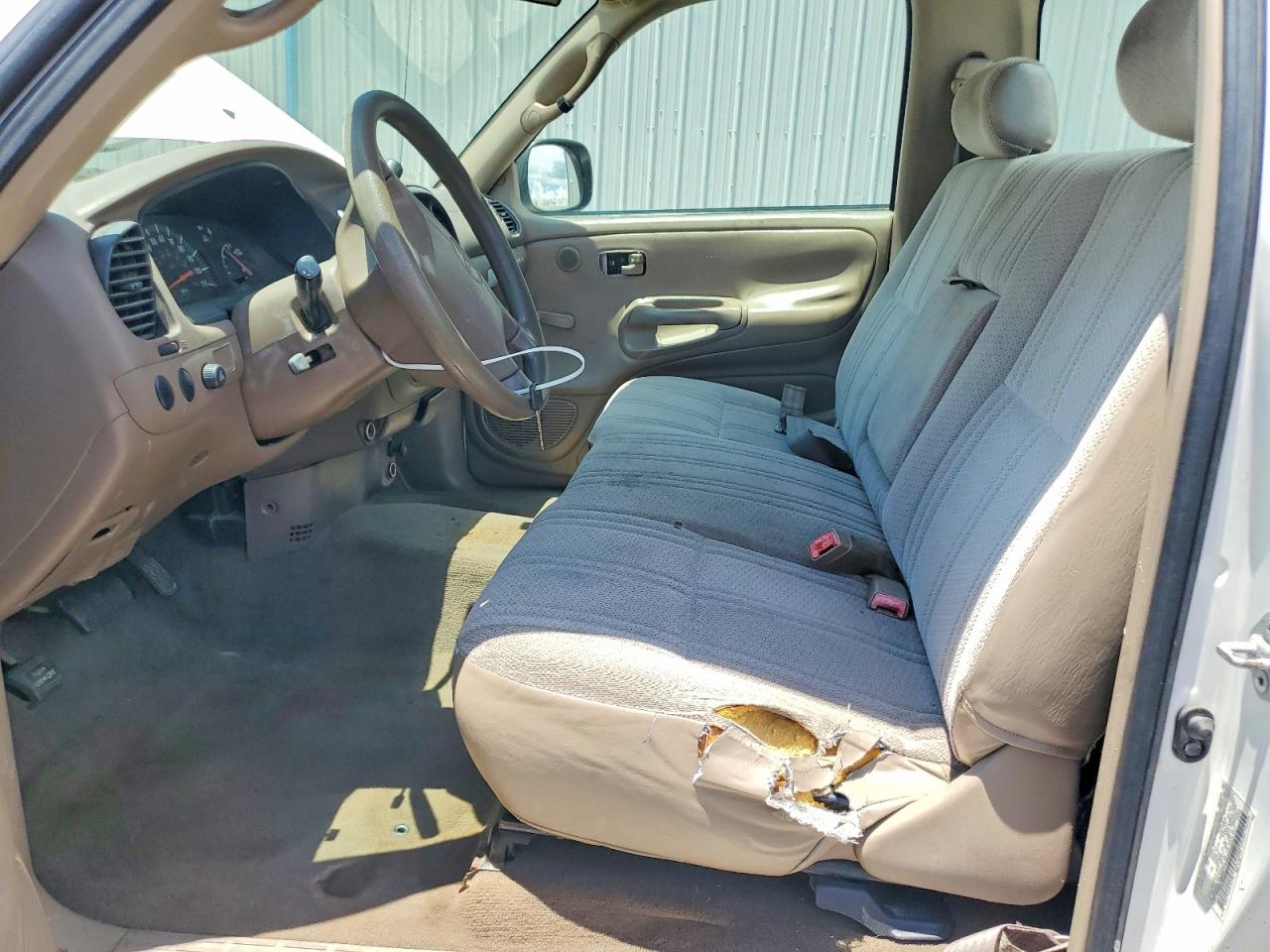 2000 Toyota Tundra Base White vin: 5TBJN3214YS047627