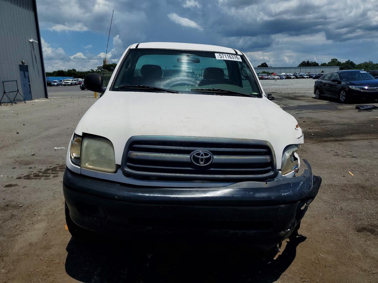 2000 Toyota Tundra Base White vin: 5TBJN3214YS047627