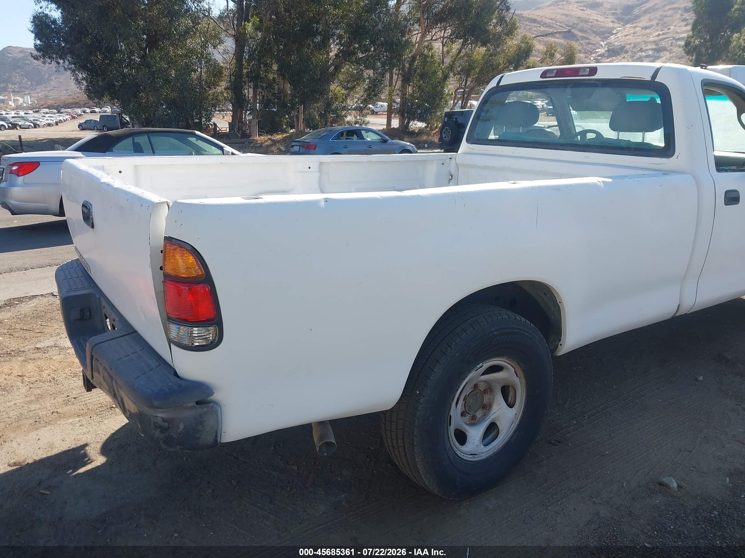2001 Toyota Tundra   White vin: 5TBJN32151S219945