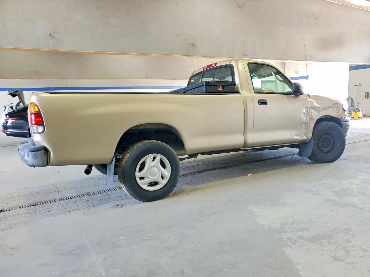 2002 Toyota Tundra Base Желто-коричневый vin: 5TBJN32152S281993