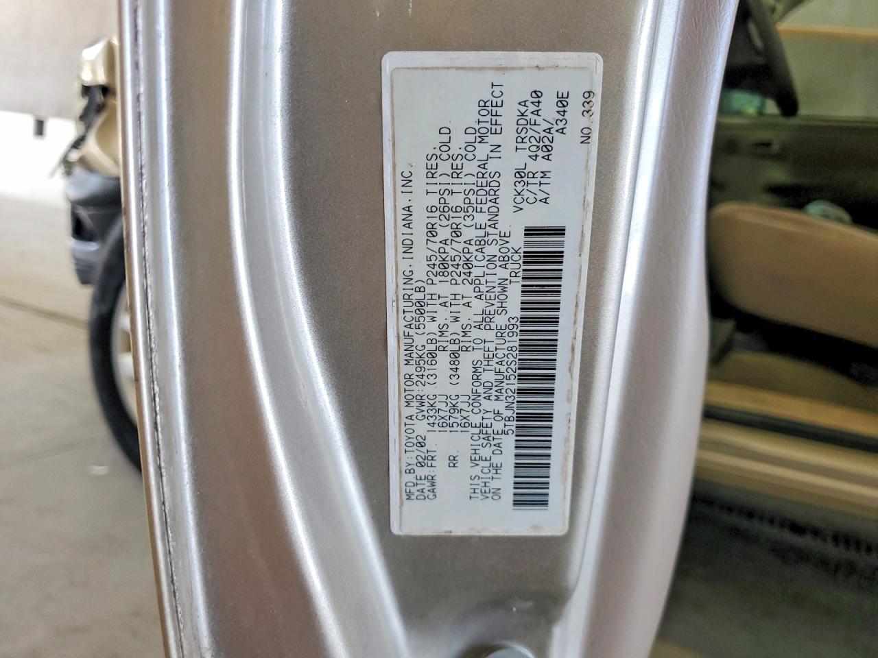 2002 Toyota Tundra Base Желто-коричневый vin: 5TBJN32152S281993