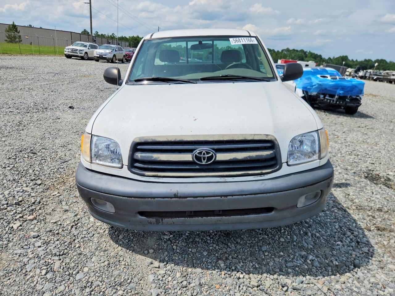 2001 Toyota Tundra Base White vin: 5TBJN32171S184468