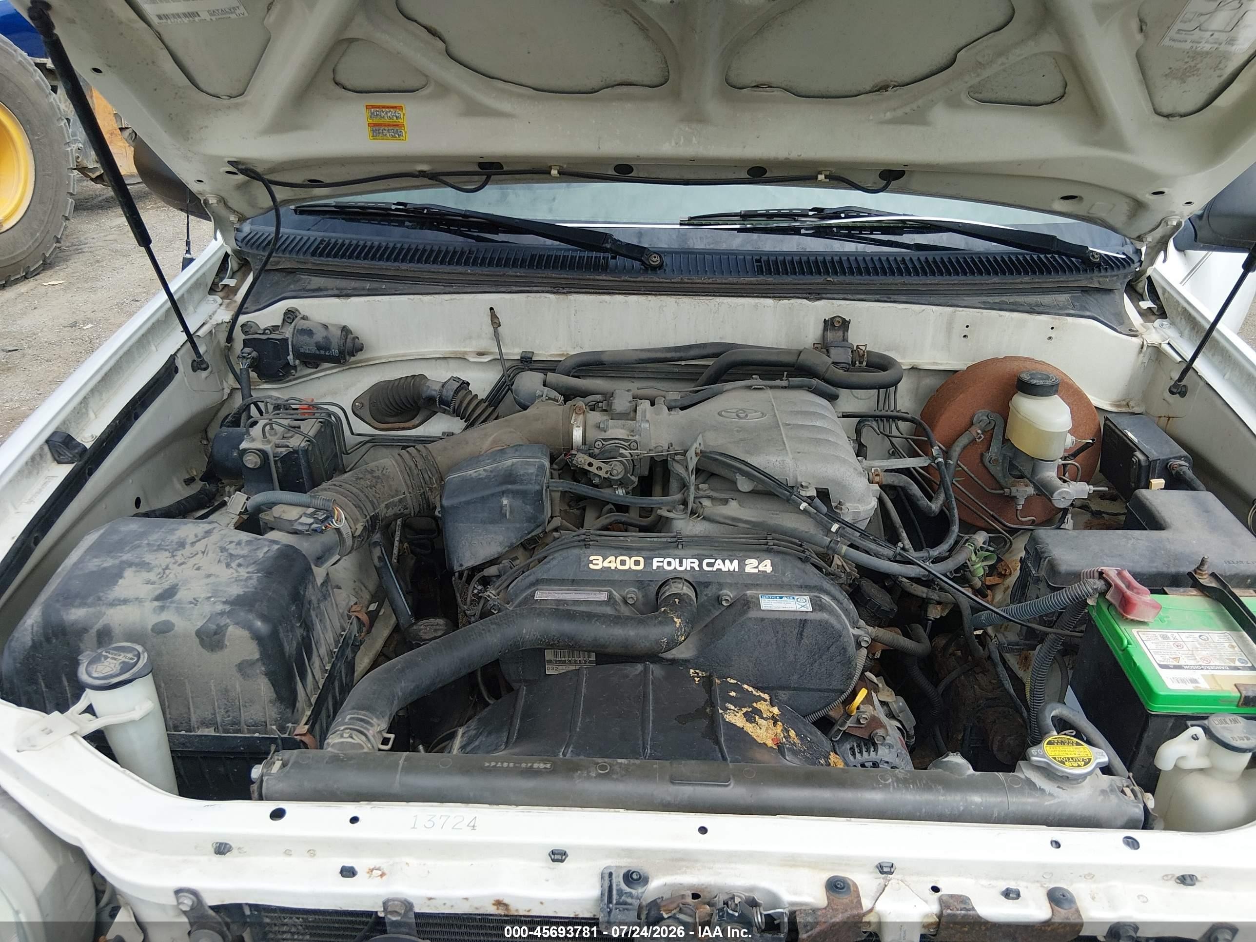 2003 Toyota Tundra   White vin: 5TBJN32173S425108