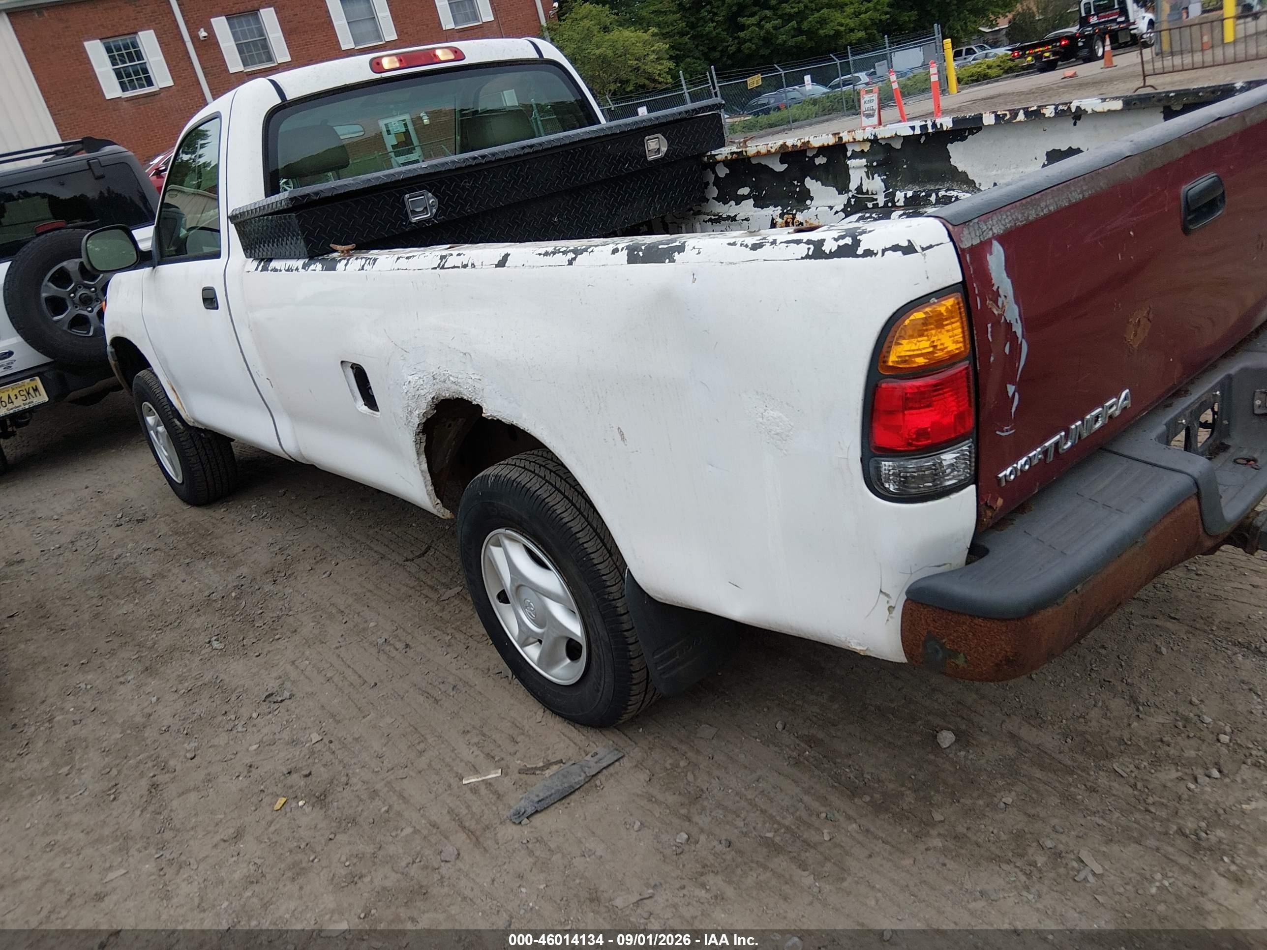 2000 Toyota Tundra   White vin: 5TBJN3217YS123227