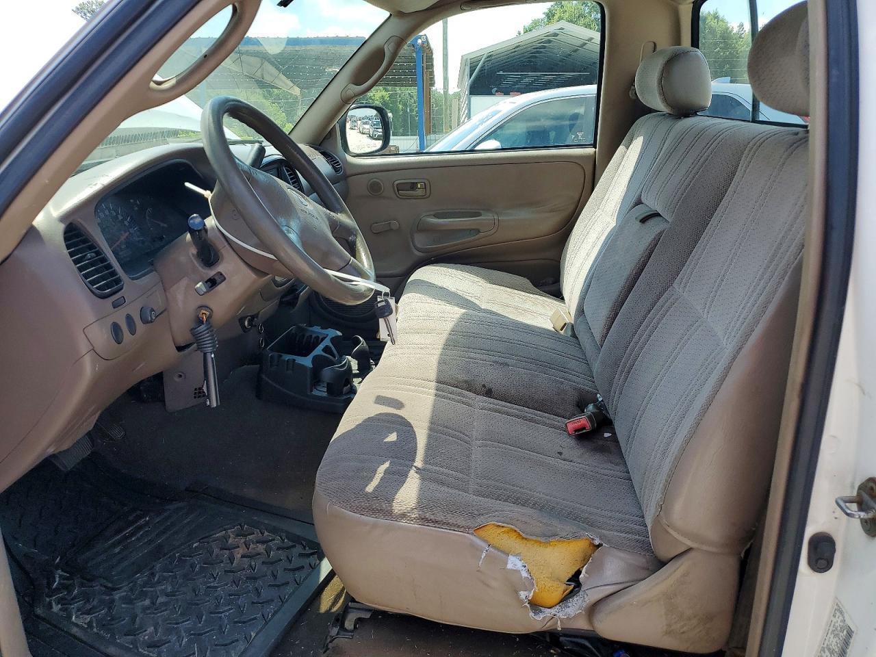 2001 Toyota Tundra Base White vin: 5TBJN32181S193275