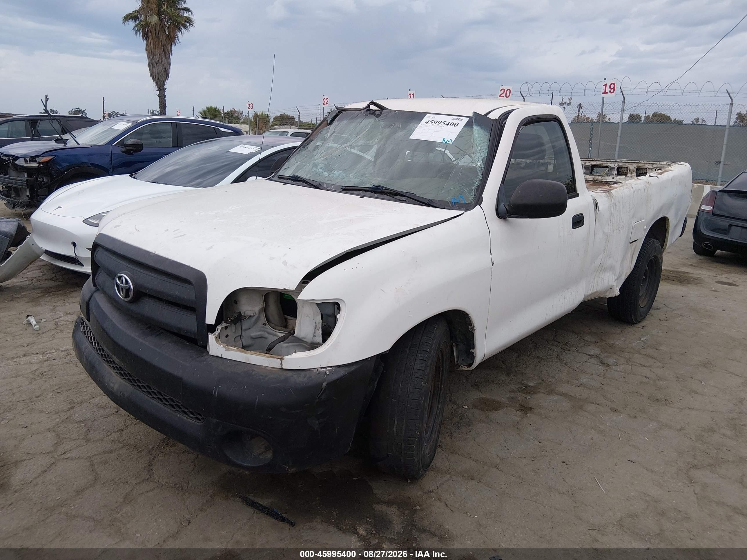 2003 Toyota Tundra   Белый vin: 5TBJN32183S433976