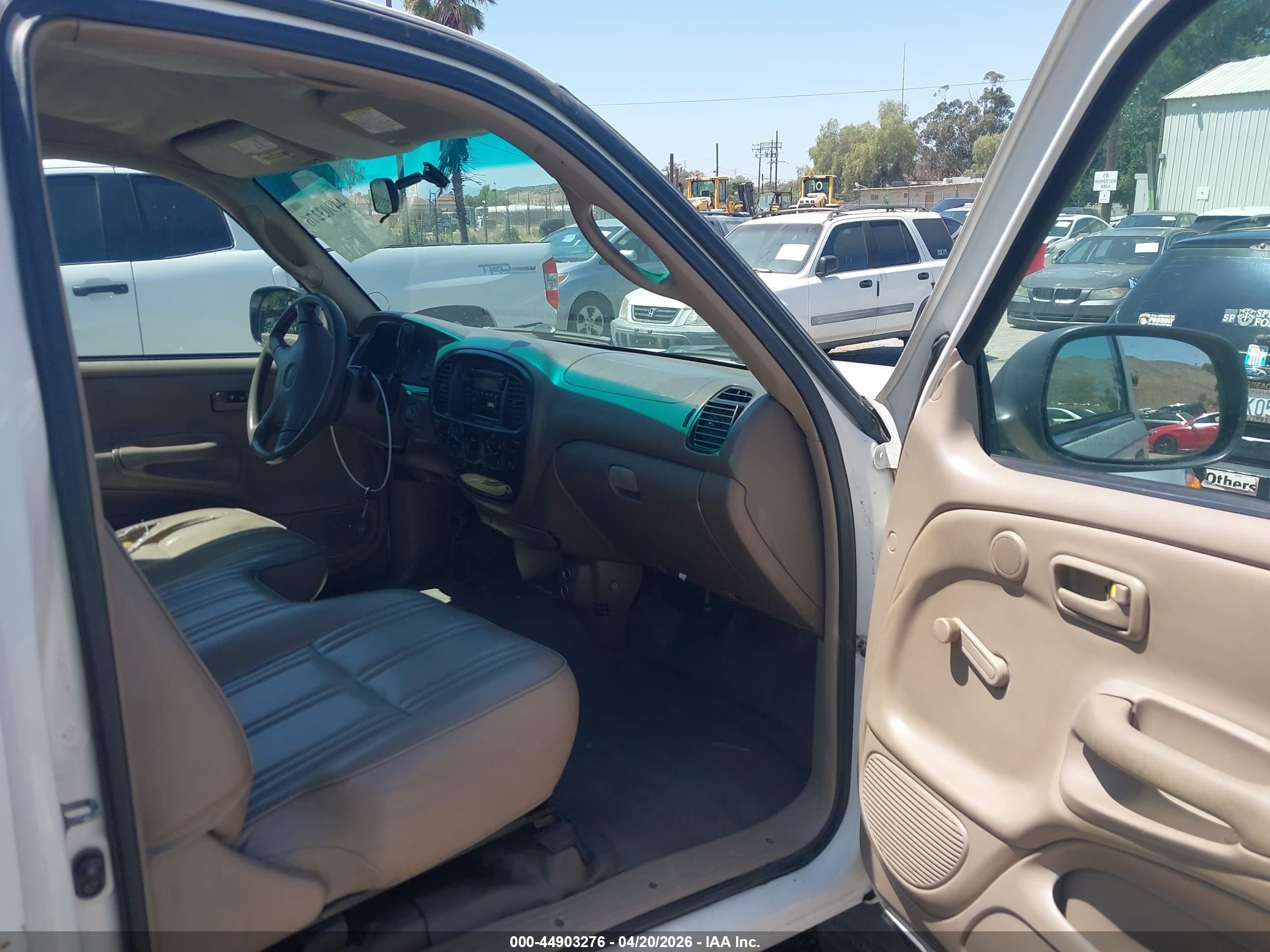 2002 Toyota Tundra   White vin: 5TBJN32192S267692