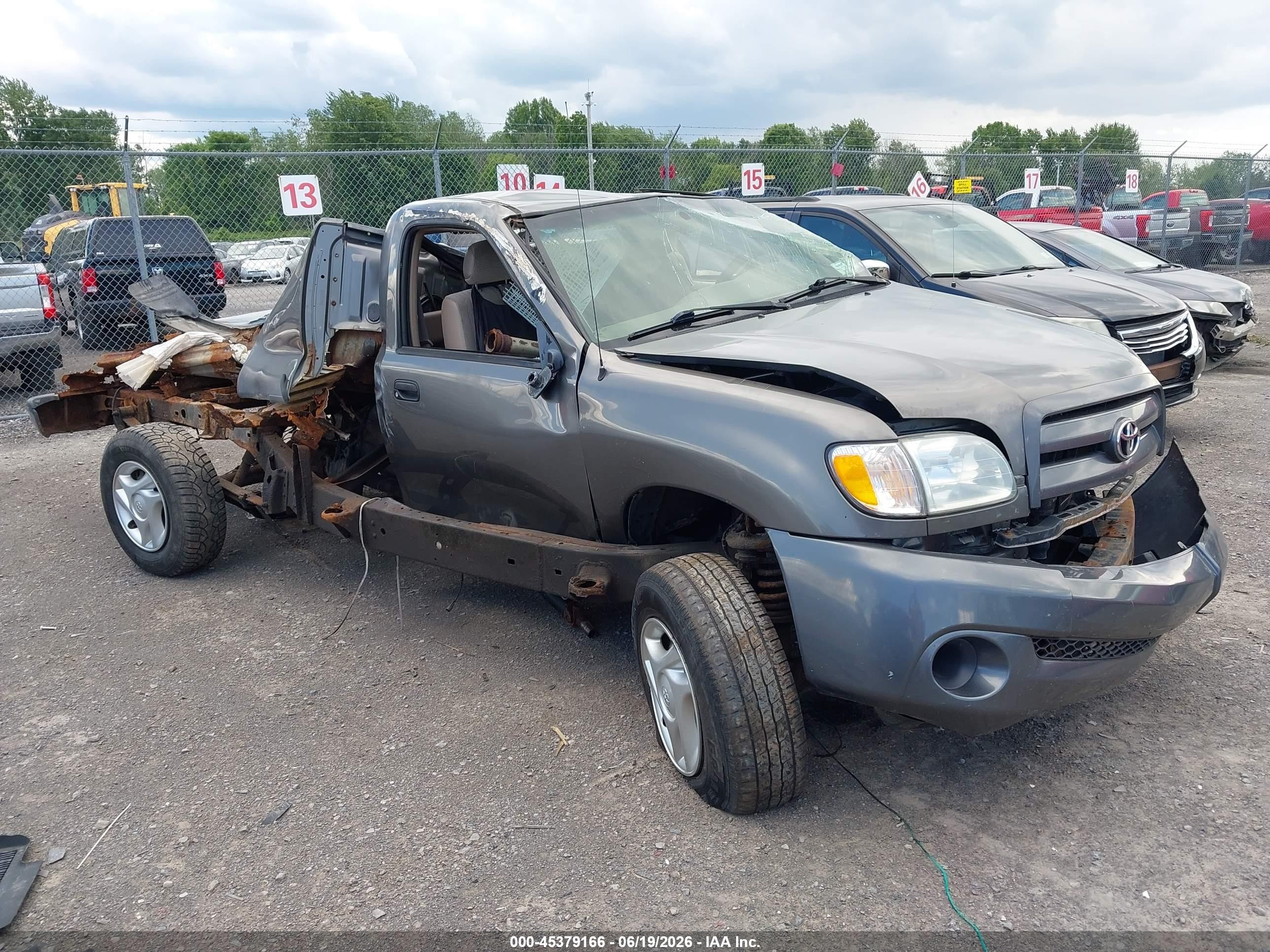 2003 Toyota Tundra   Коричневый vin: 5TBJN321X3S336715