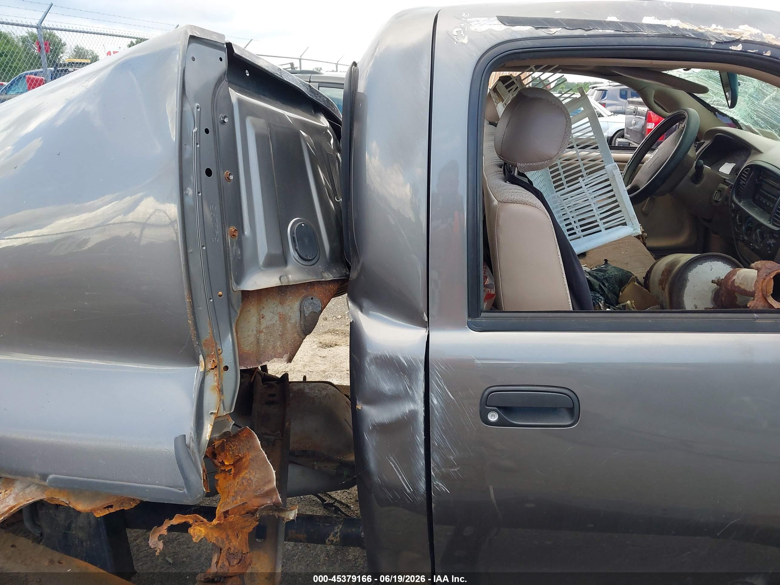 2003 Toyota Tundra   Коричневый vin: 5TBJN321X3S336715