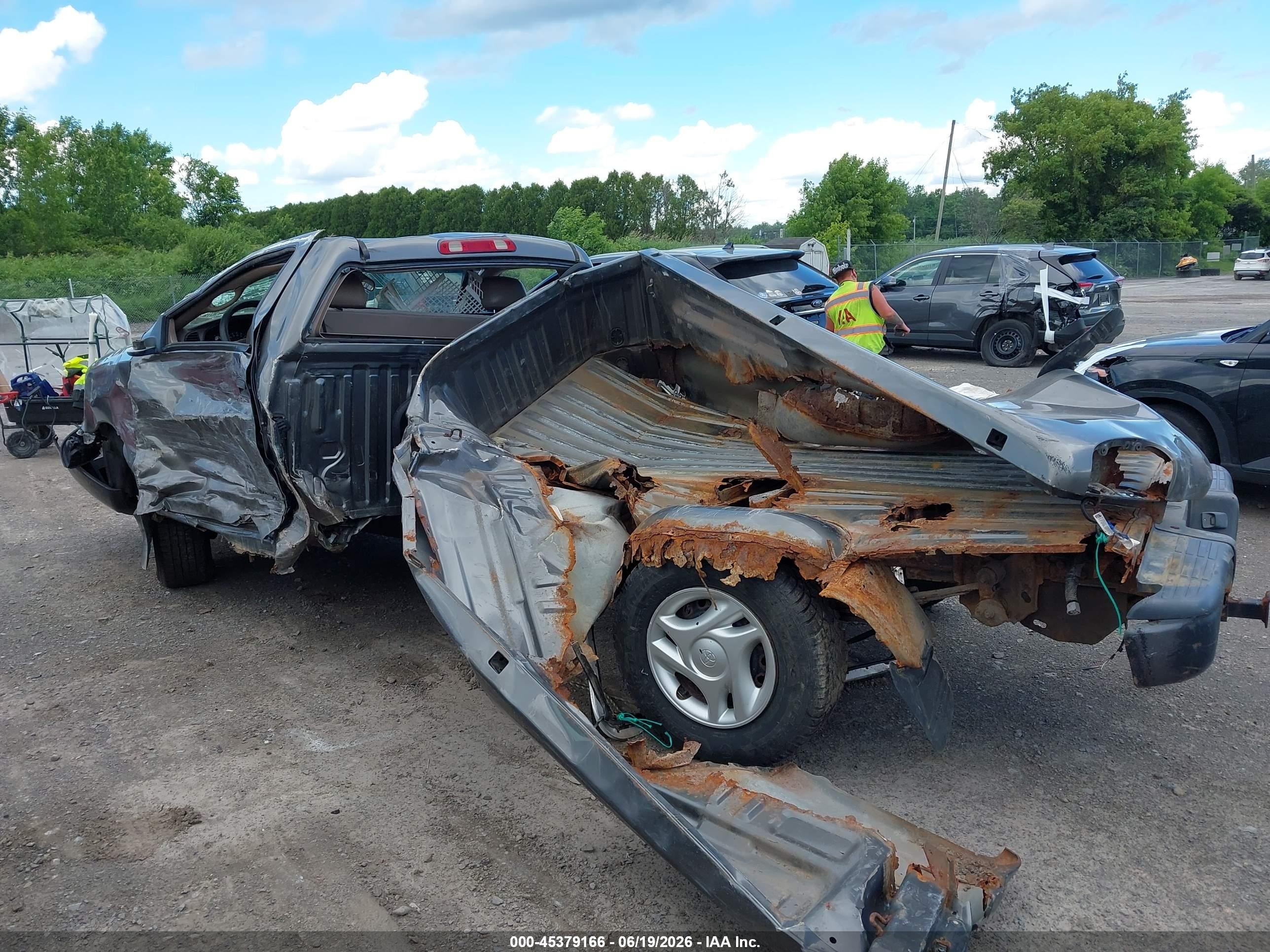 2003 Toyota Tundra   Коричневый vin: 5TBJN321X3S336715