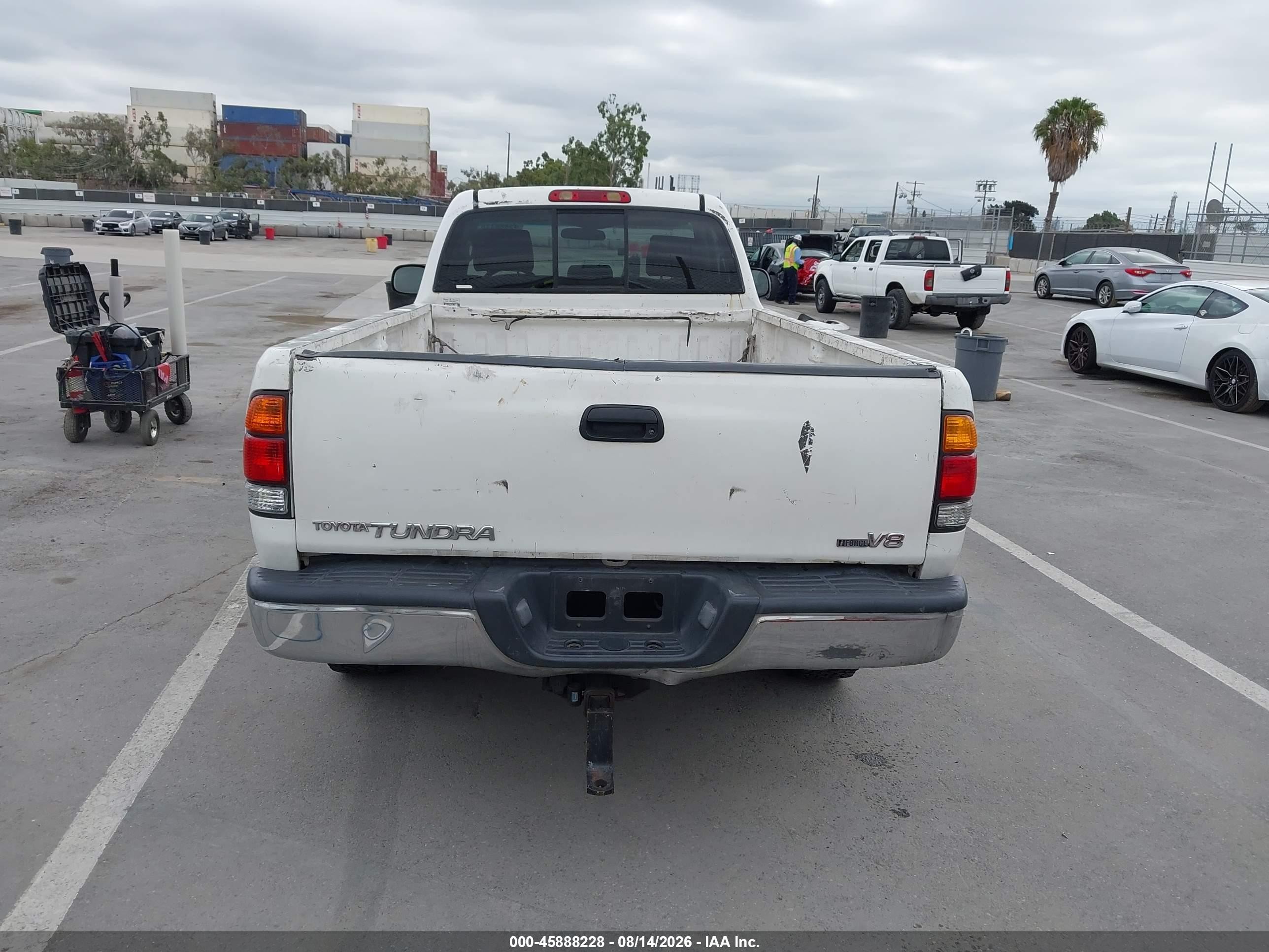 2005 Toyota Tundra Base V8 White vin: 5TBJT32125S456761