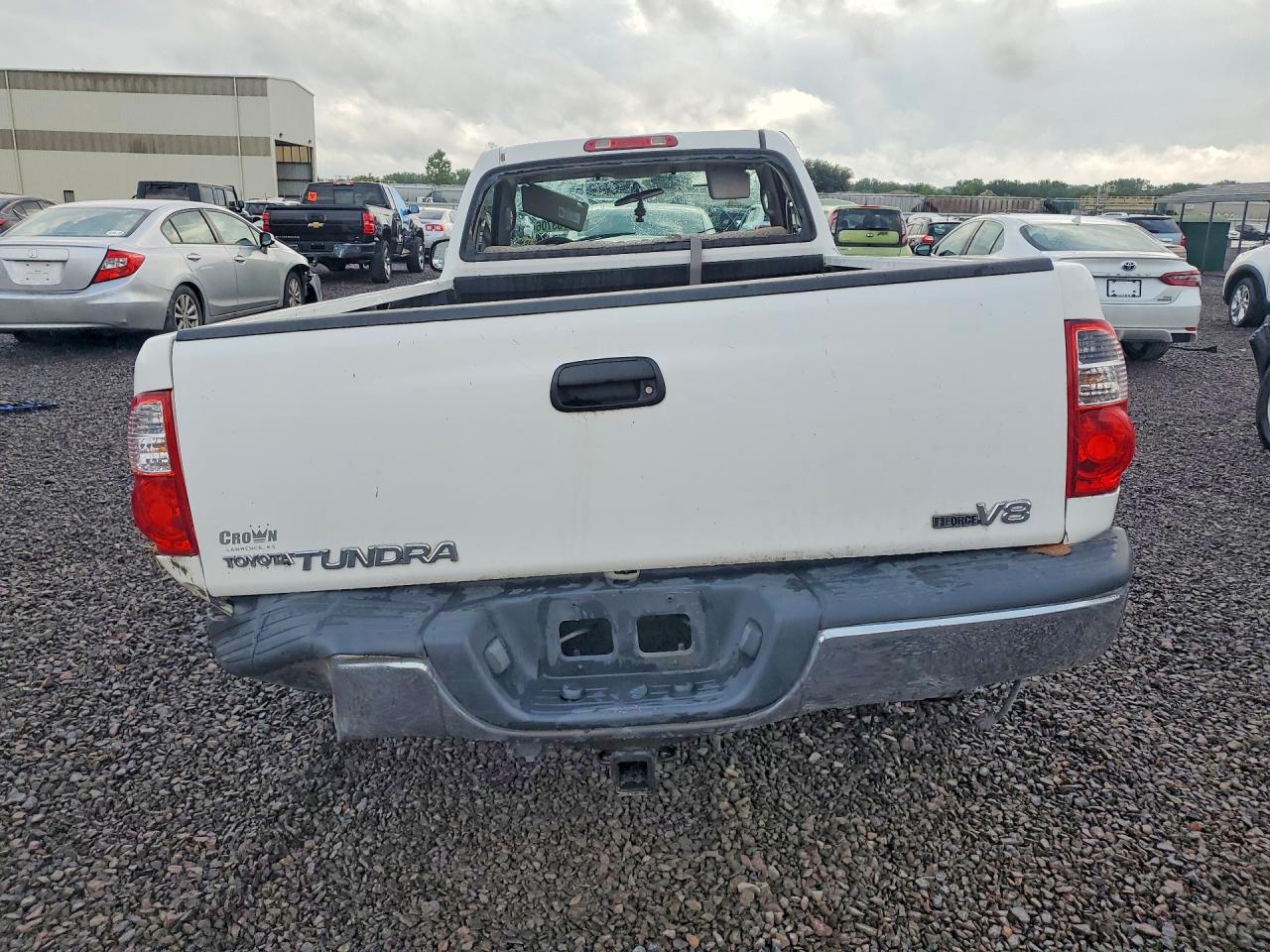 2005 Toyota Tundra Base White vin: 5TBJT32135S464545