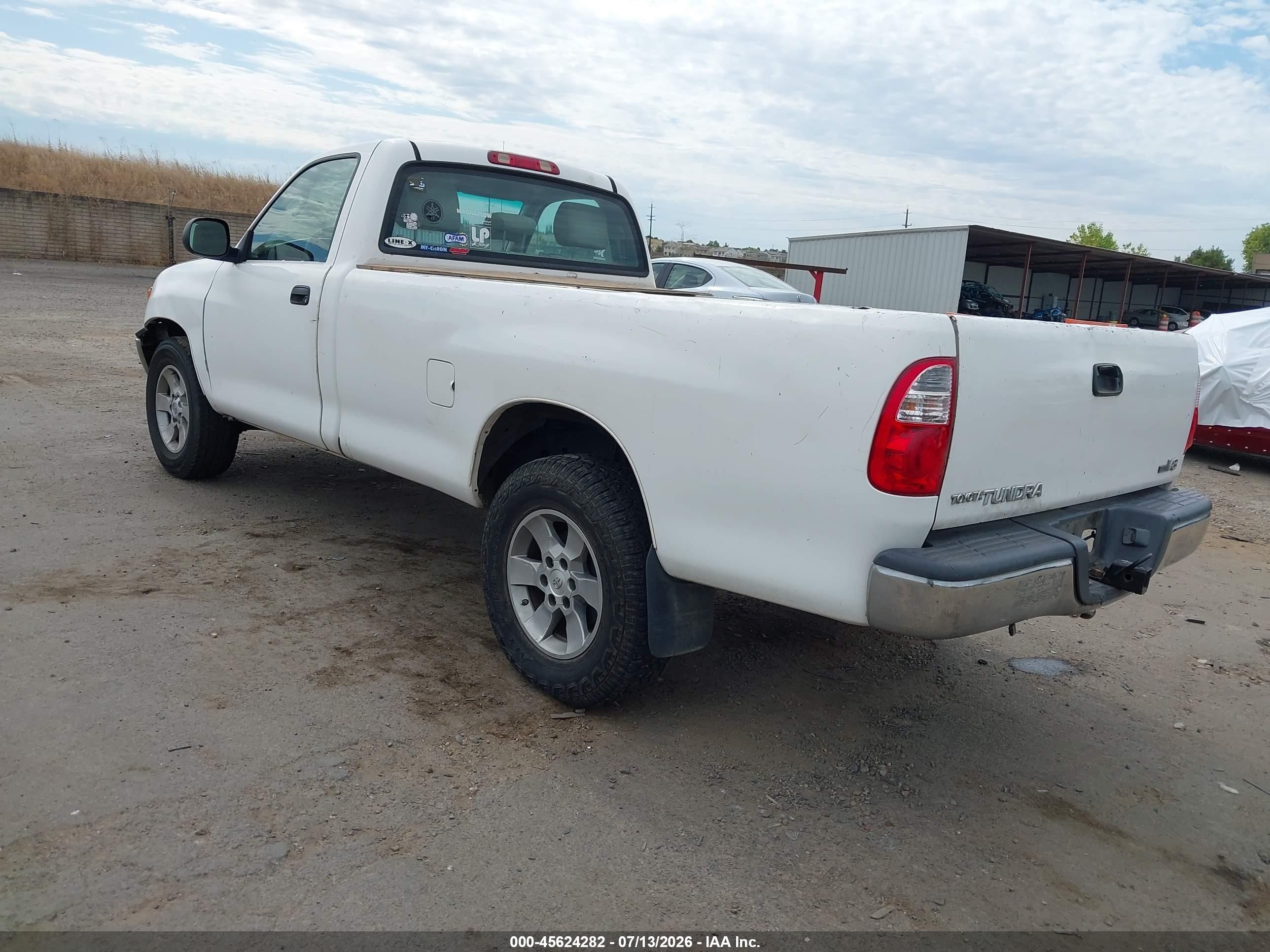 2005 Toyota Tundra Base V8 White vin: 5TBJT32155S459024