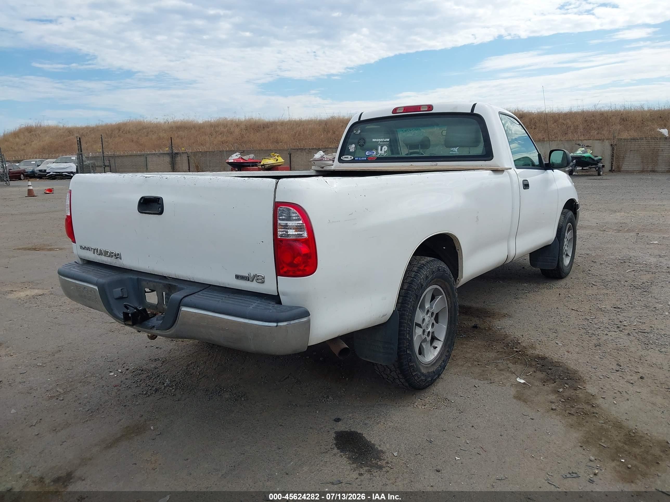 2005 Toyota Tundra Base V8 White vin: 5TBJT32155S459024