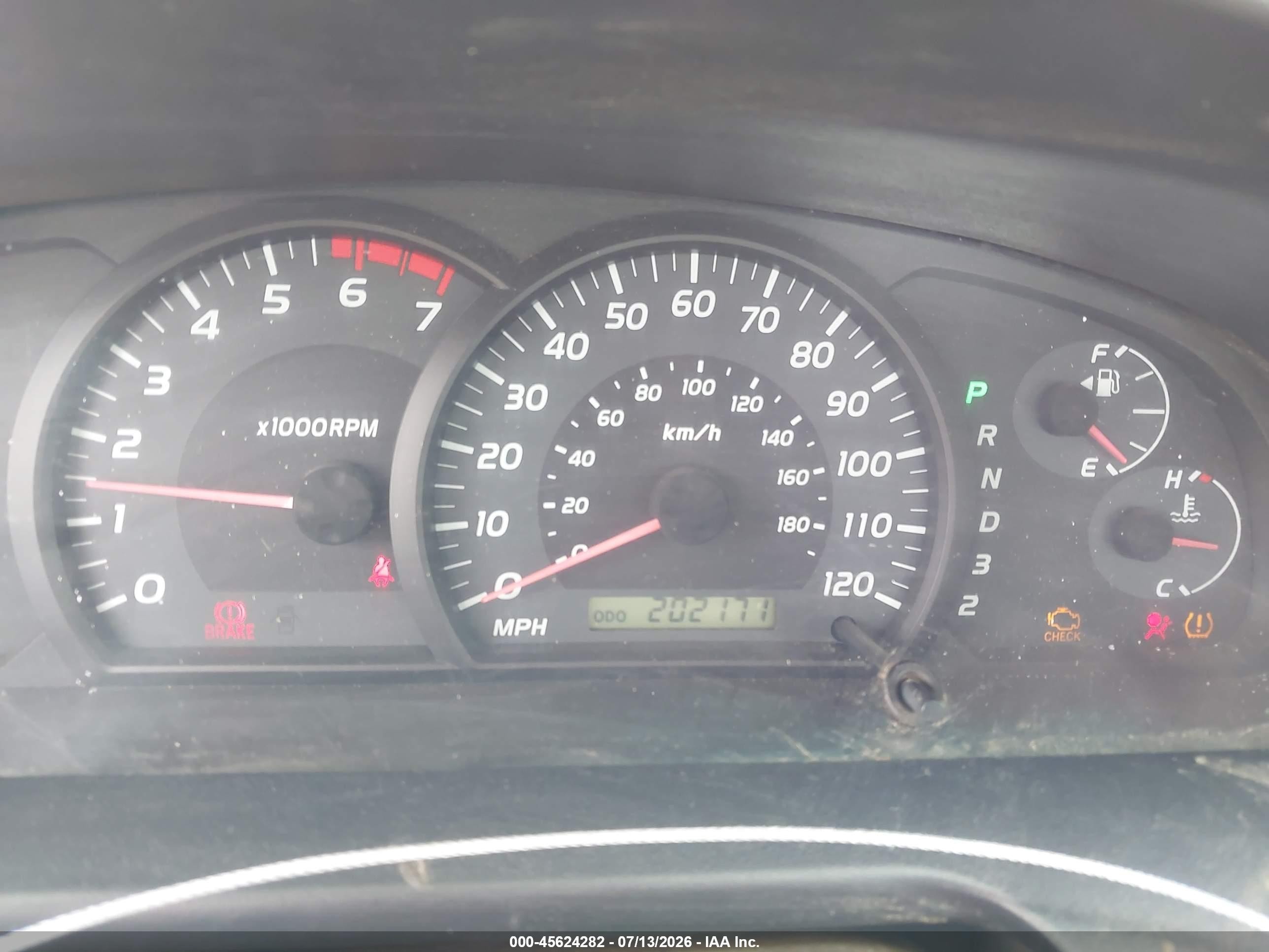 2005 Toyota Tundra Base V8 White vin: 5TBJT32155S459024