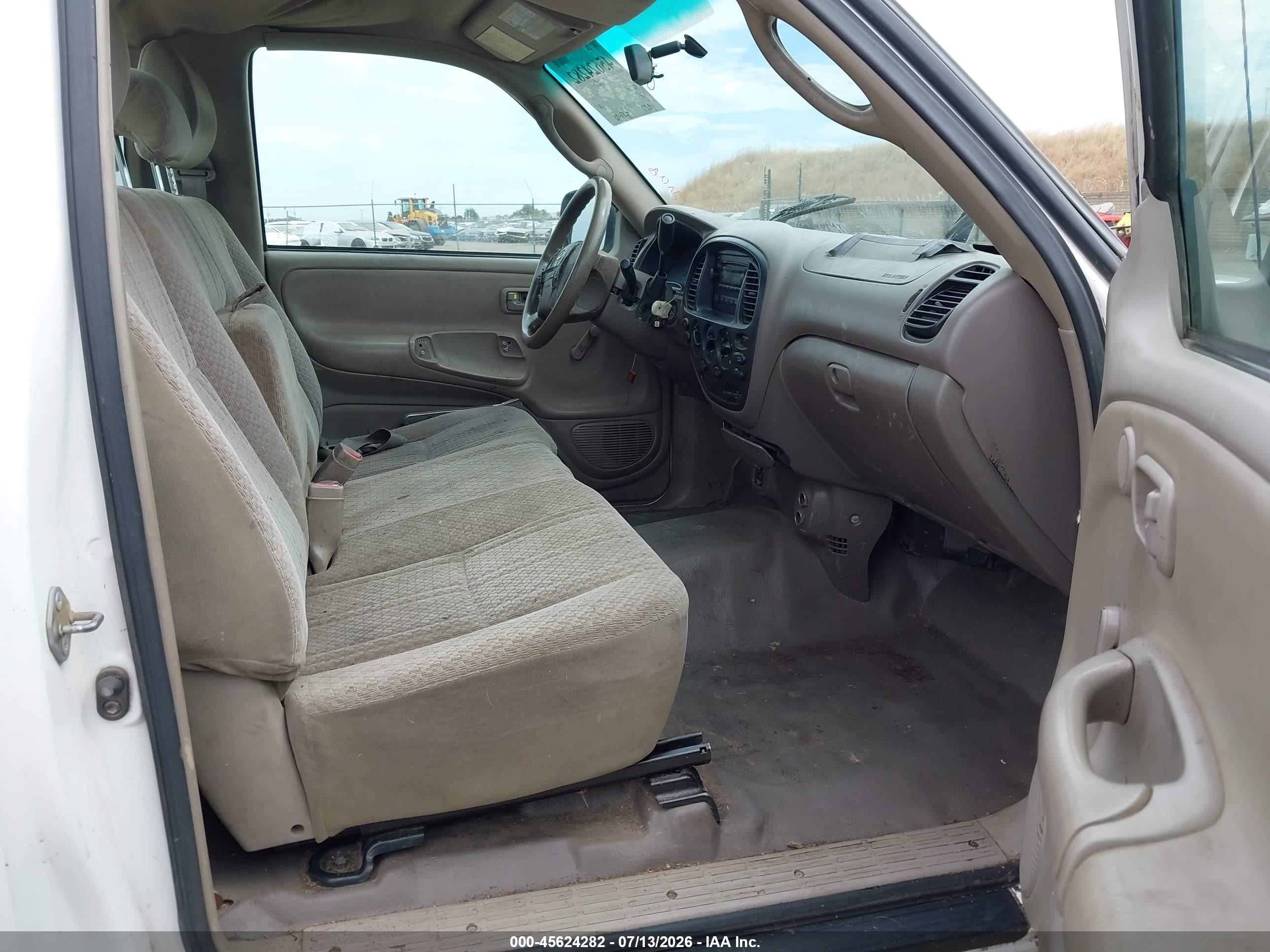 2005 Toyota Tundra Base V8 White vin: 5TBJT32155S459024