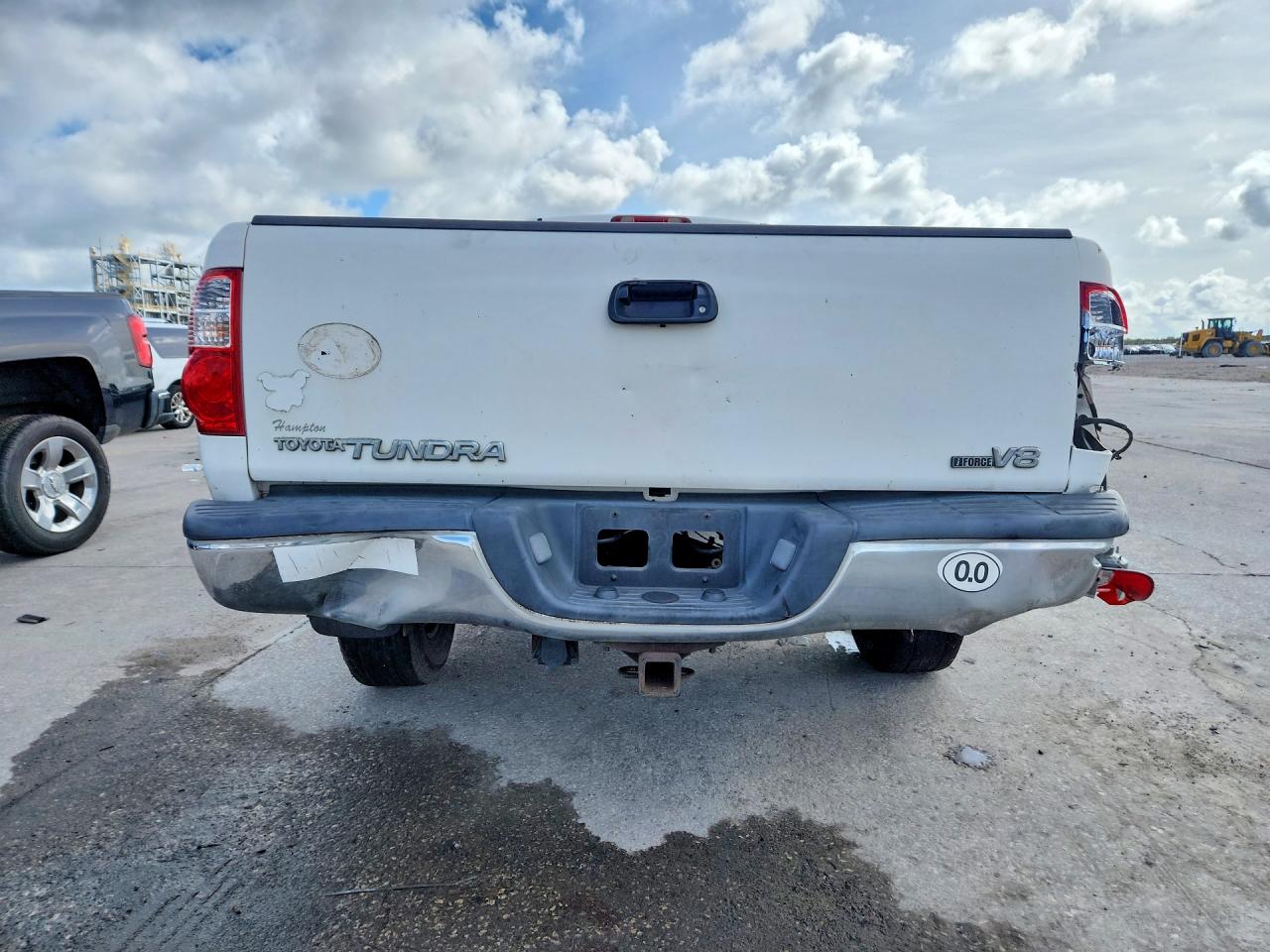 2005 Toyota Tundra Base Белый vin: 5TBJT32155S468094