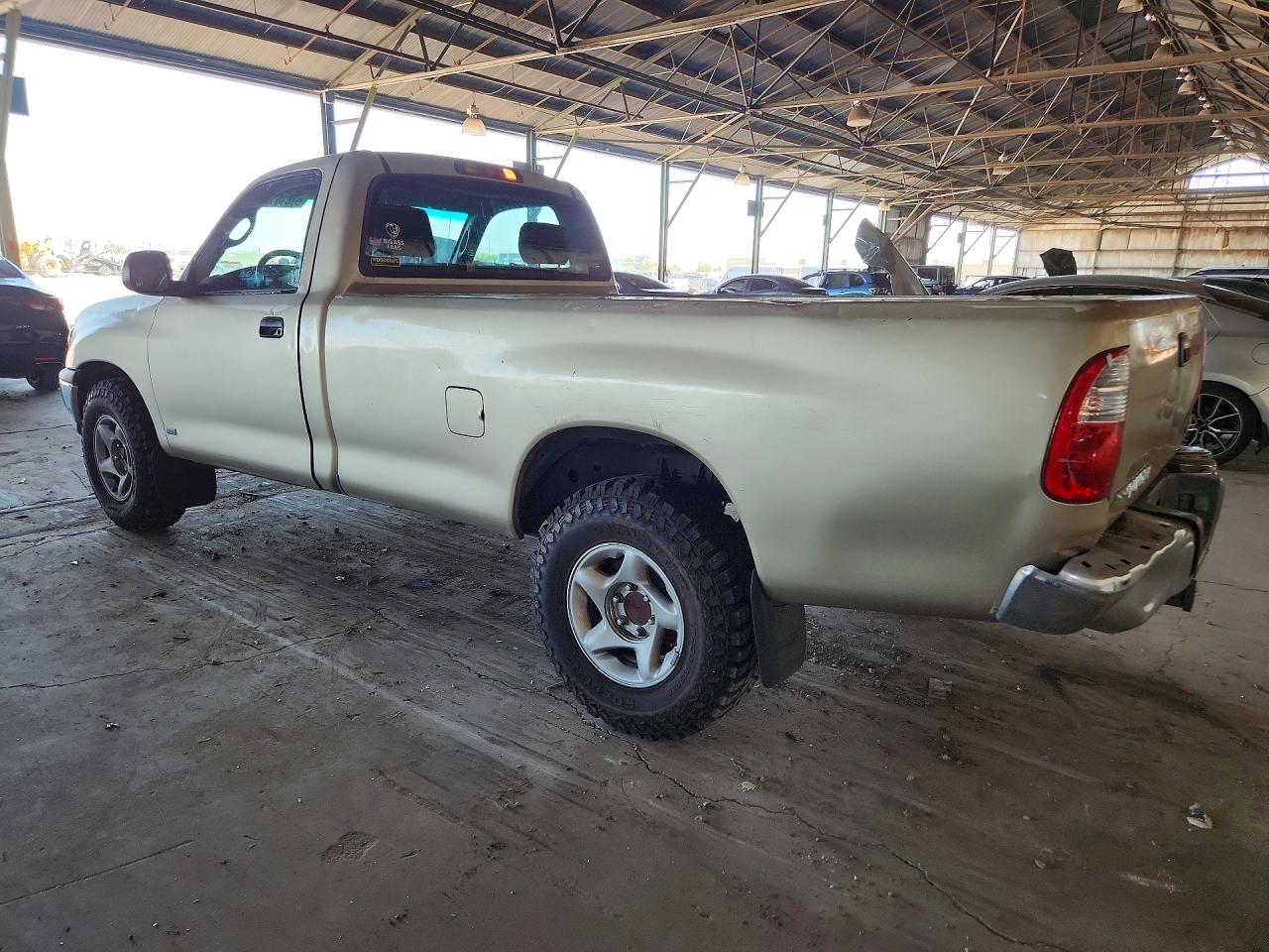 2005 Toyota Tundra Base Tan vin: 5TBJT321X5S461335