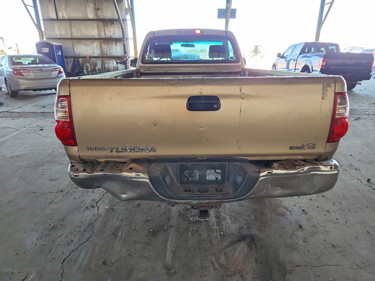 2005 Toyota Tundra Base Tan vin: 5TBJT321X5S461335