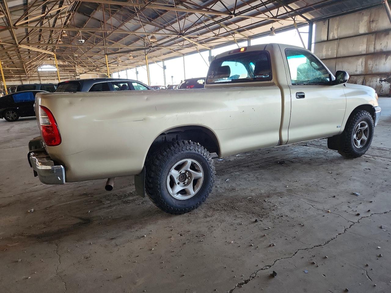 2005 Toyota Tundra Base Tan vin: 5TBJT321X5S461335