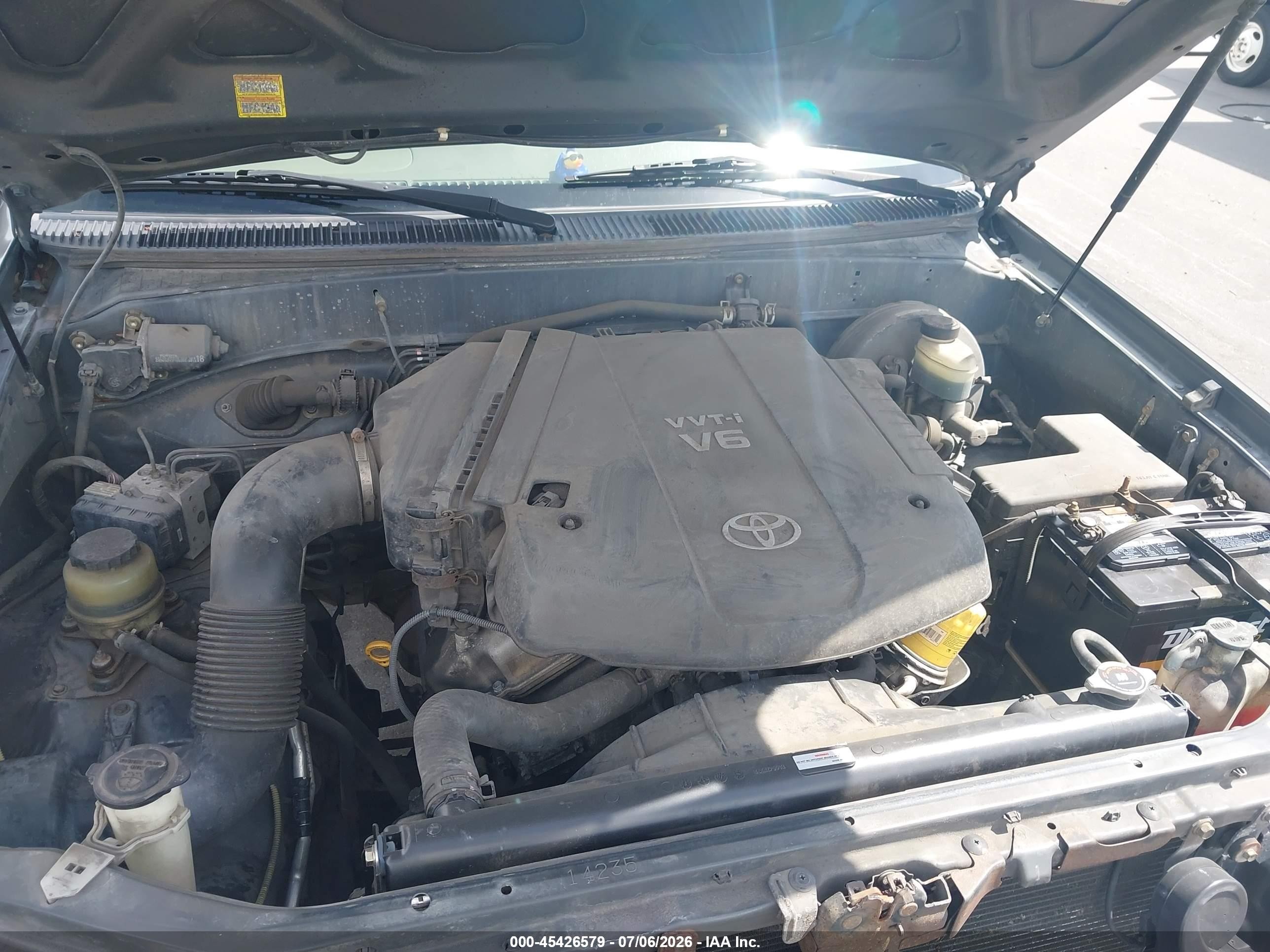 2005 Toyota Tundra   Gray vin: 5TBJU32185S445759