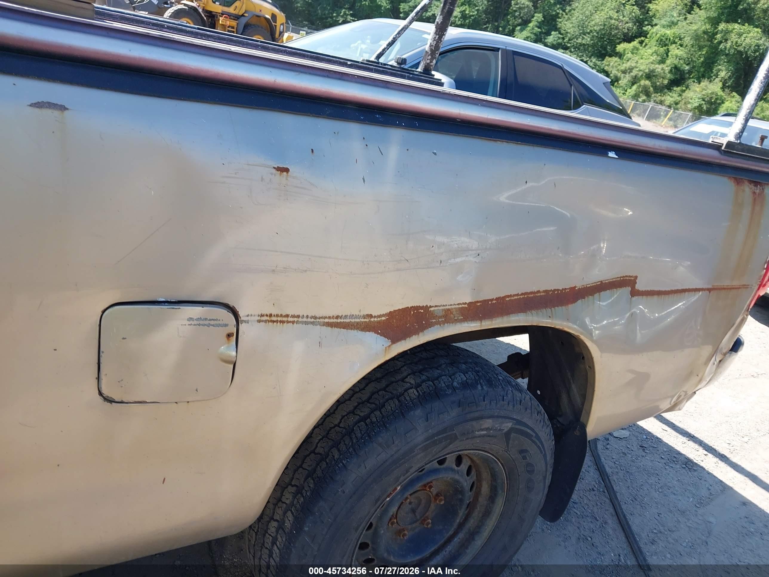 2005 Toyota Tundra   Gold vin: 5TBJU321X5S444905