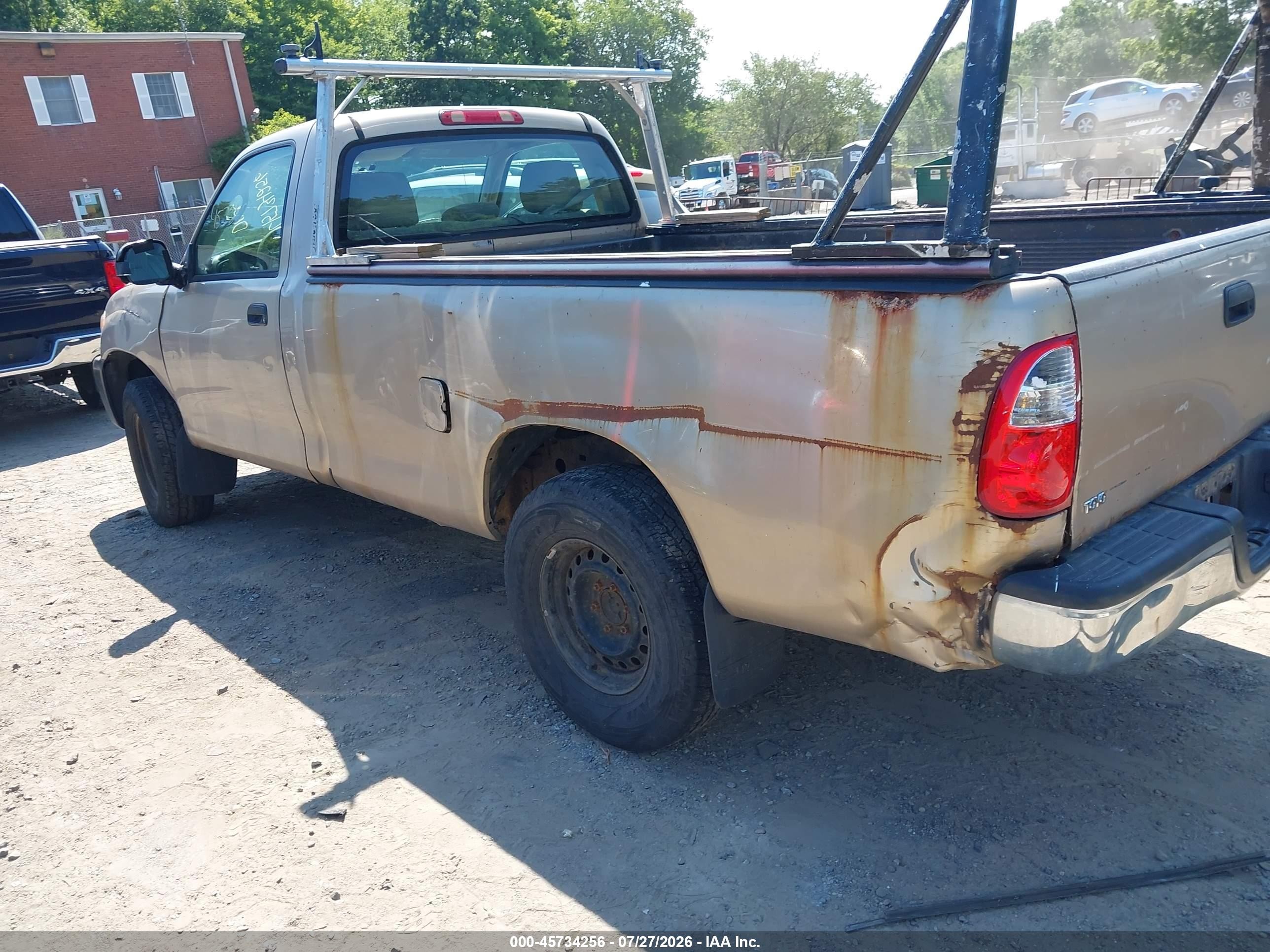 2005 Toyota Tundra   Gold vin: 5TBJU321X5S444905