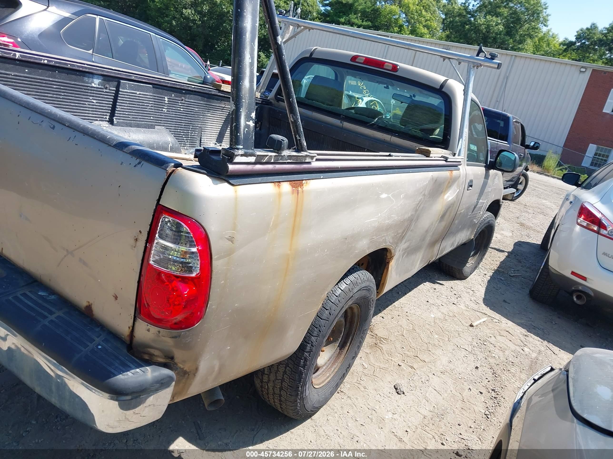 2005 Toyota Tundra   Gold vin: 5TBJU321X5S444905