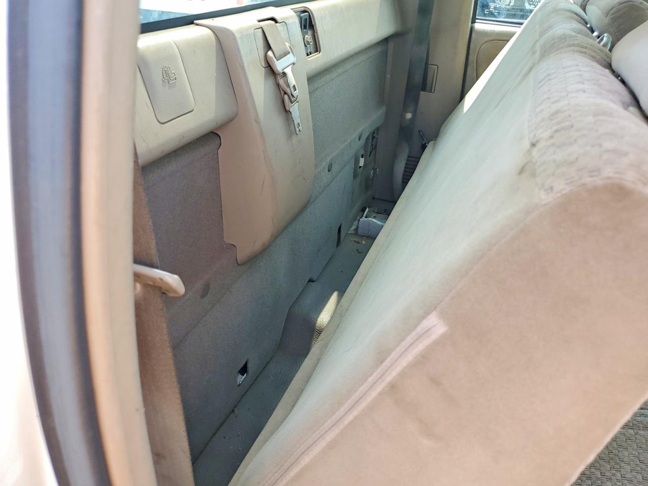 2006 Toyota Tundra Base White vin: 5TBJU321X6S471636