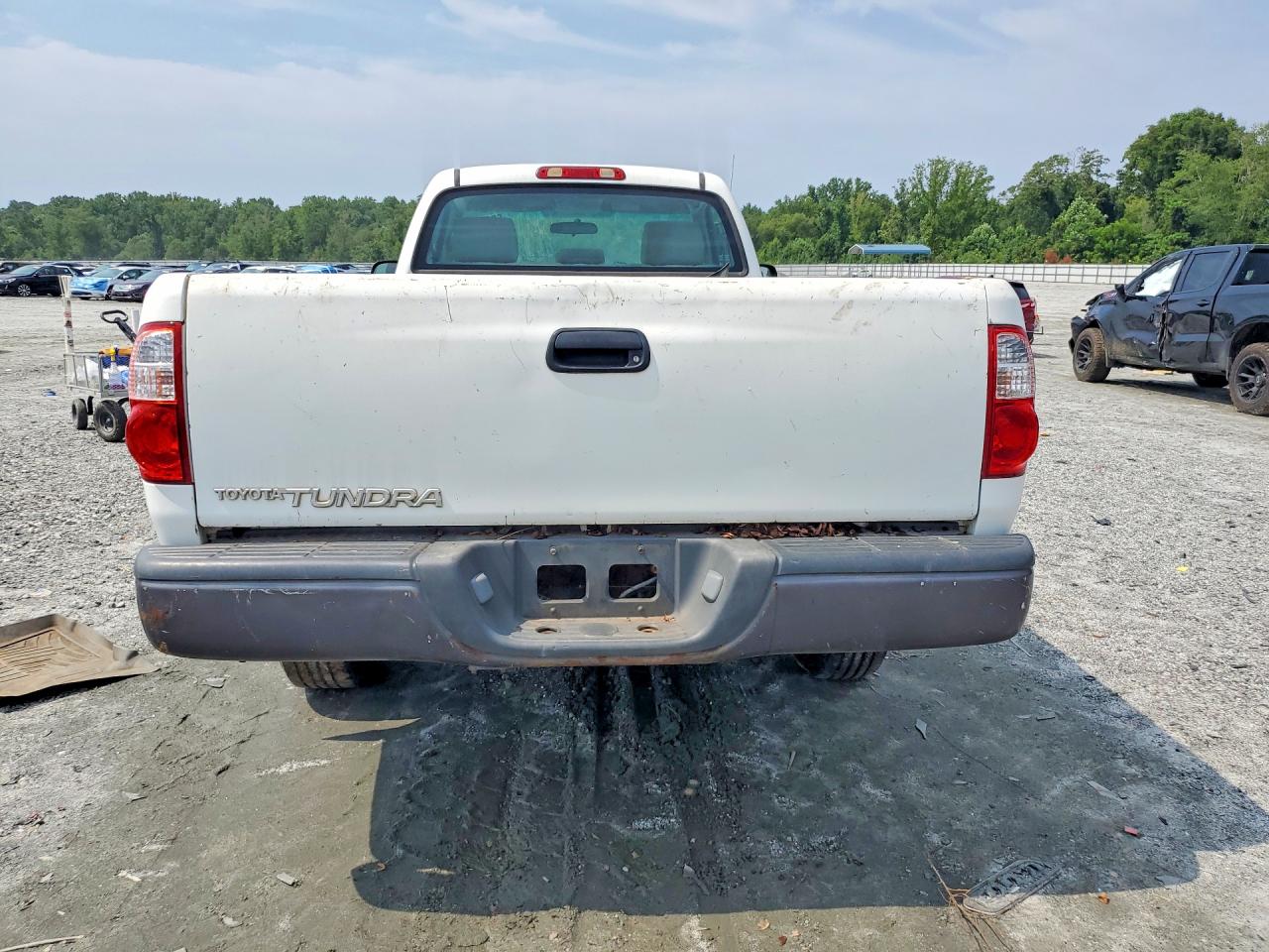 2006 Toyota Tundra Base White vin: 5TBJU321X6S471636