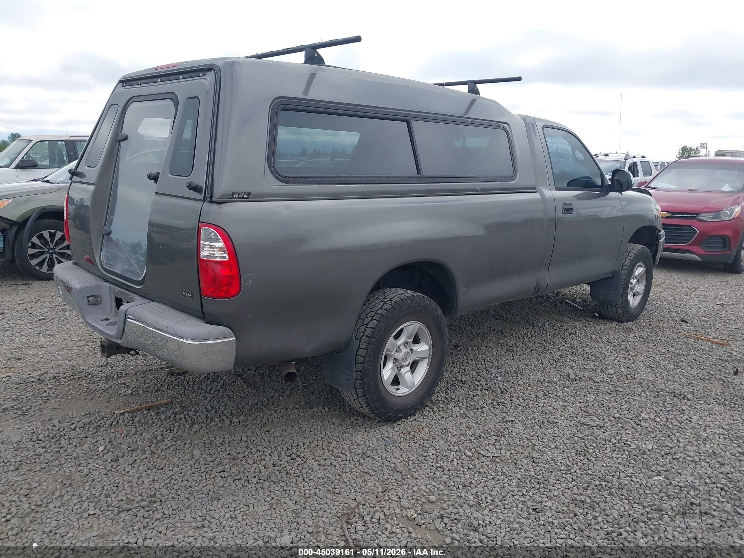 2005 Toyota Tundra Base V8 Серый vin: 5TBKT42155S469627