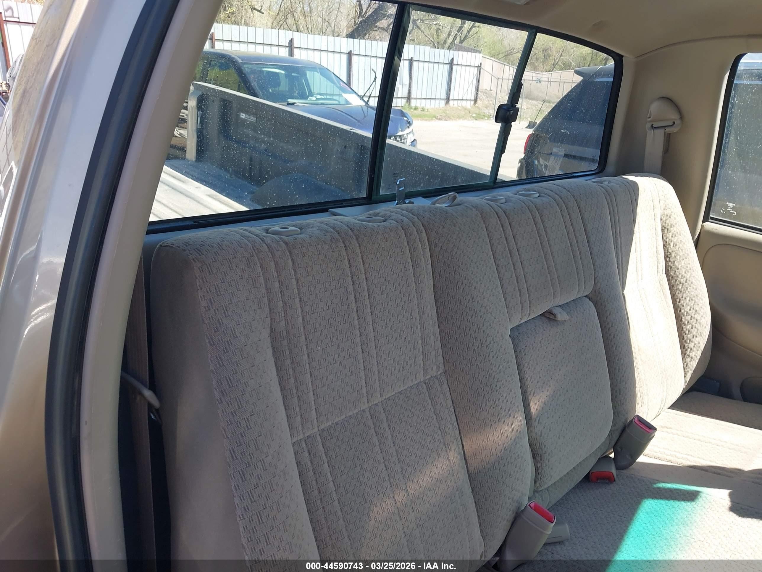 2006 Toyota Tundra Base V8 Бежевый vin: 5TBKT42176S480467