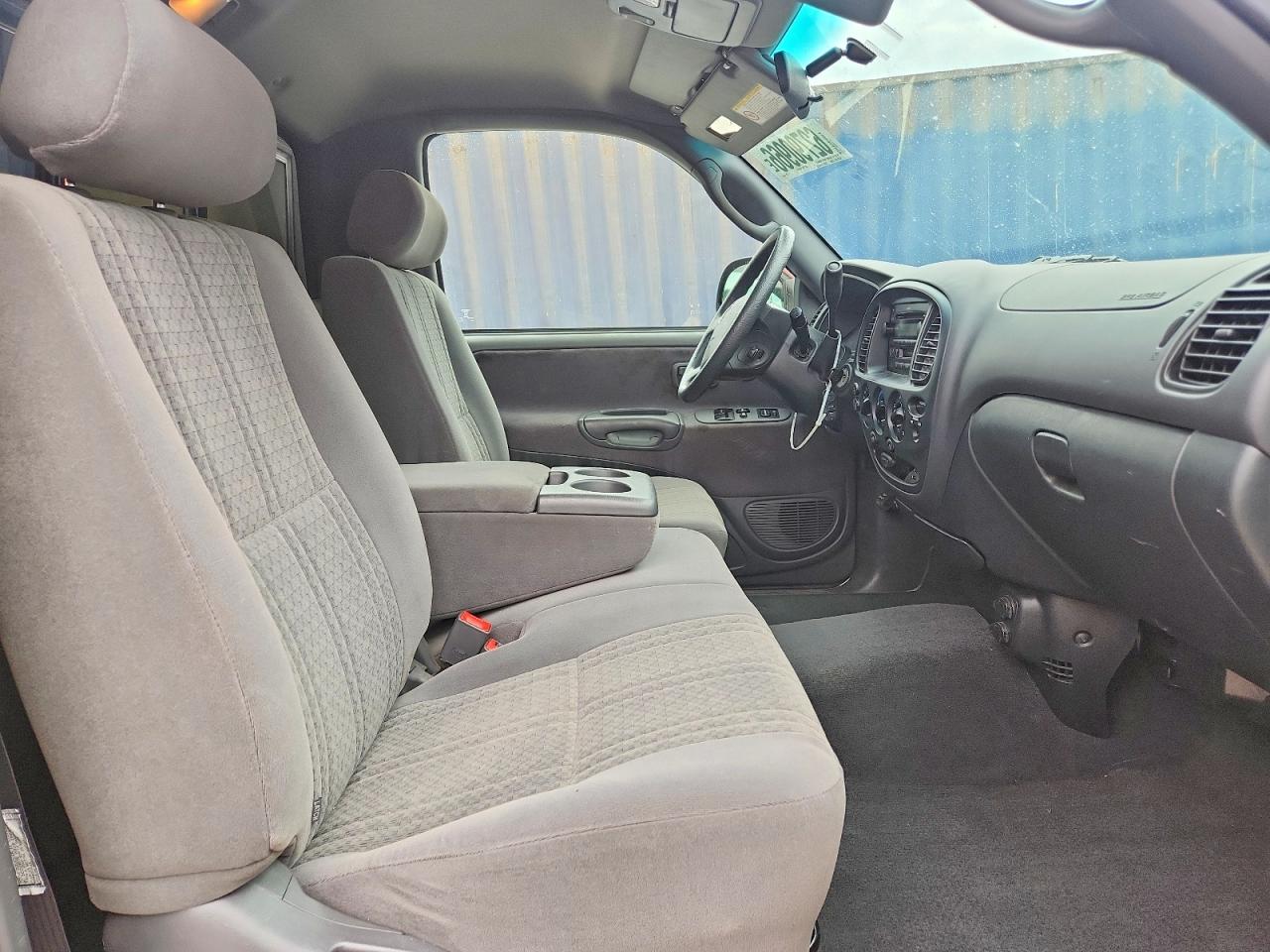 2004 Toyota Tundra Sr5 Red vin: 5TBKT441X4S445884