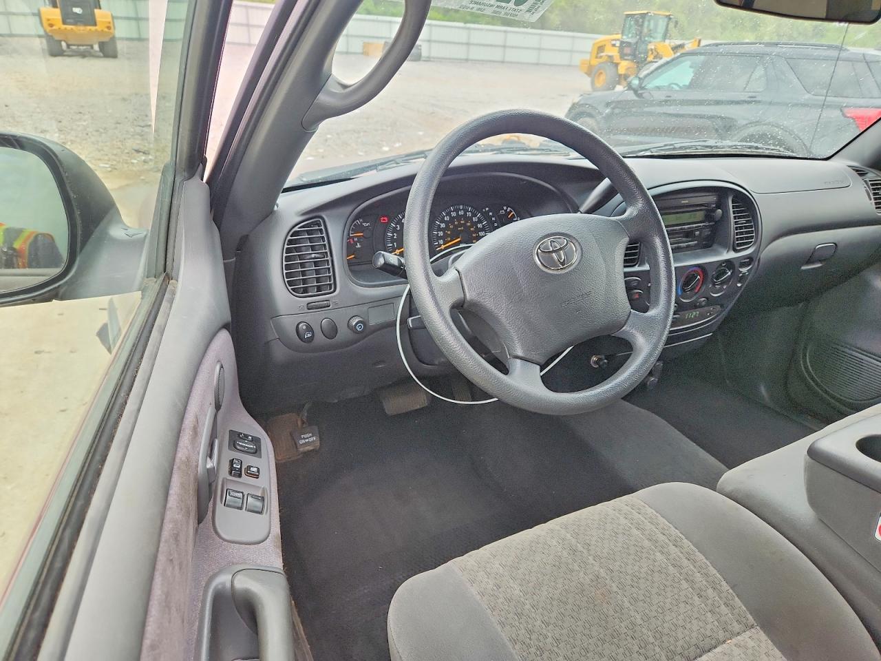 2004 Toyota Tundra Sr5 Red vin: 5TBKT441X4S445884