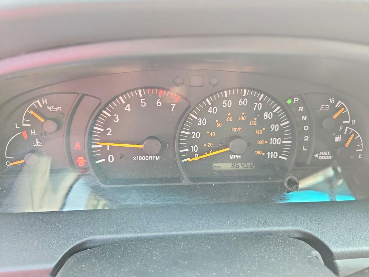 2004 Toyota Tundra Sr5 Red vin: 5TBKT441X4S445884