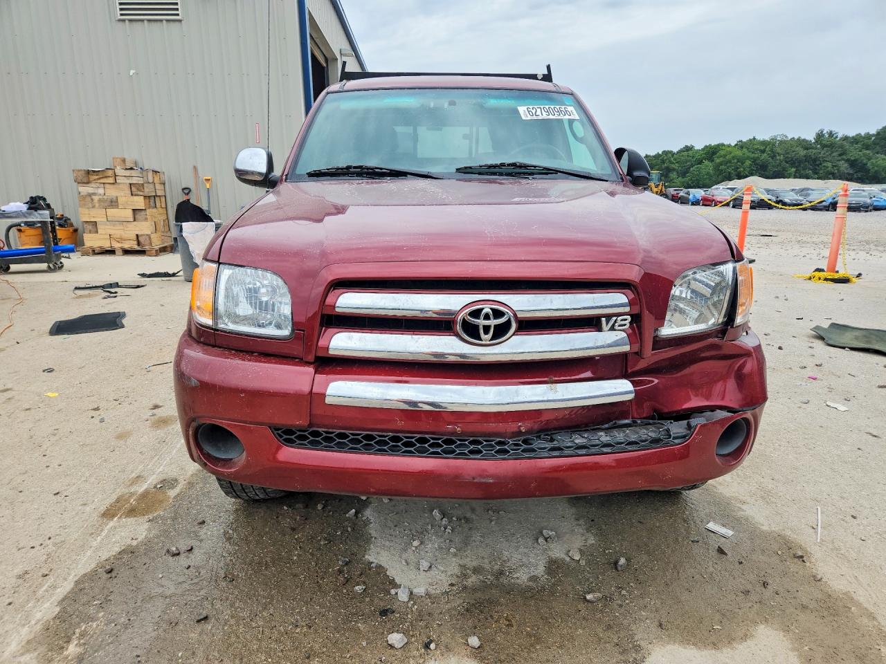 2004 Toyota Tundra Sr5 Red vin: 5TBKT441X4S445884