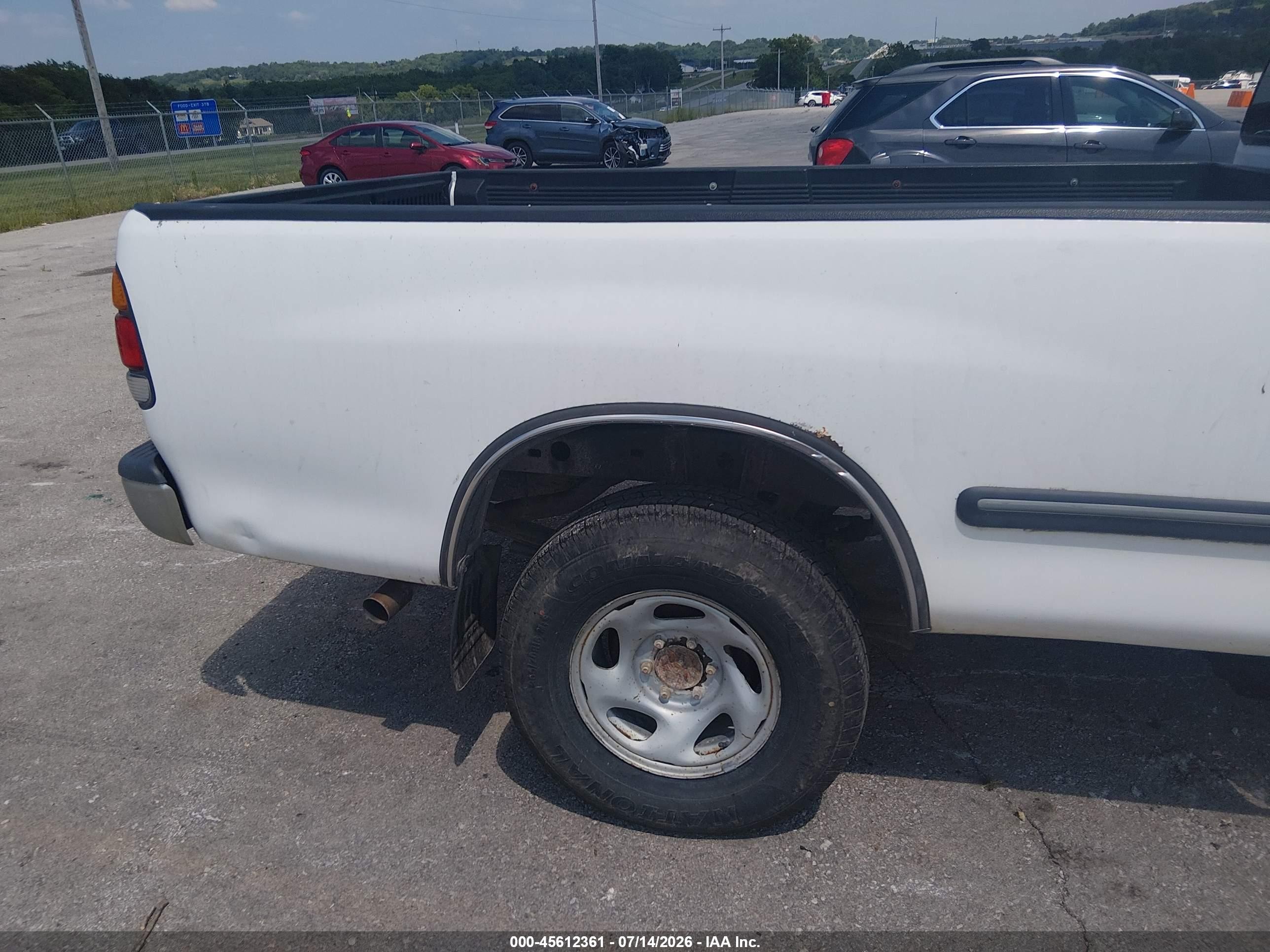 2000 Toyota Tundra Sr5 V8 White vin: 5TBKT441XYS040260