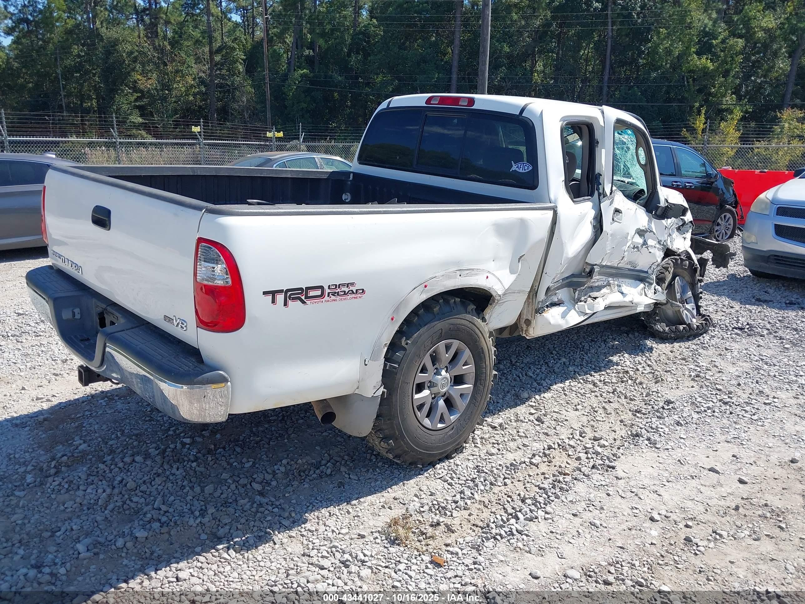 2005 Toyota Tundra Sr5 V8 White vin: 5TBRT34115S459683
