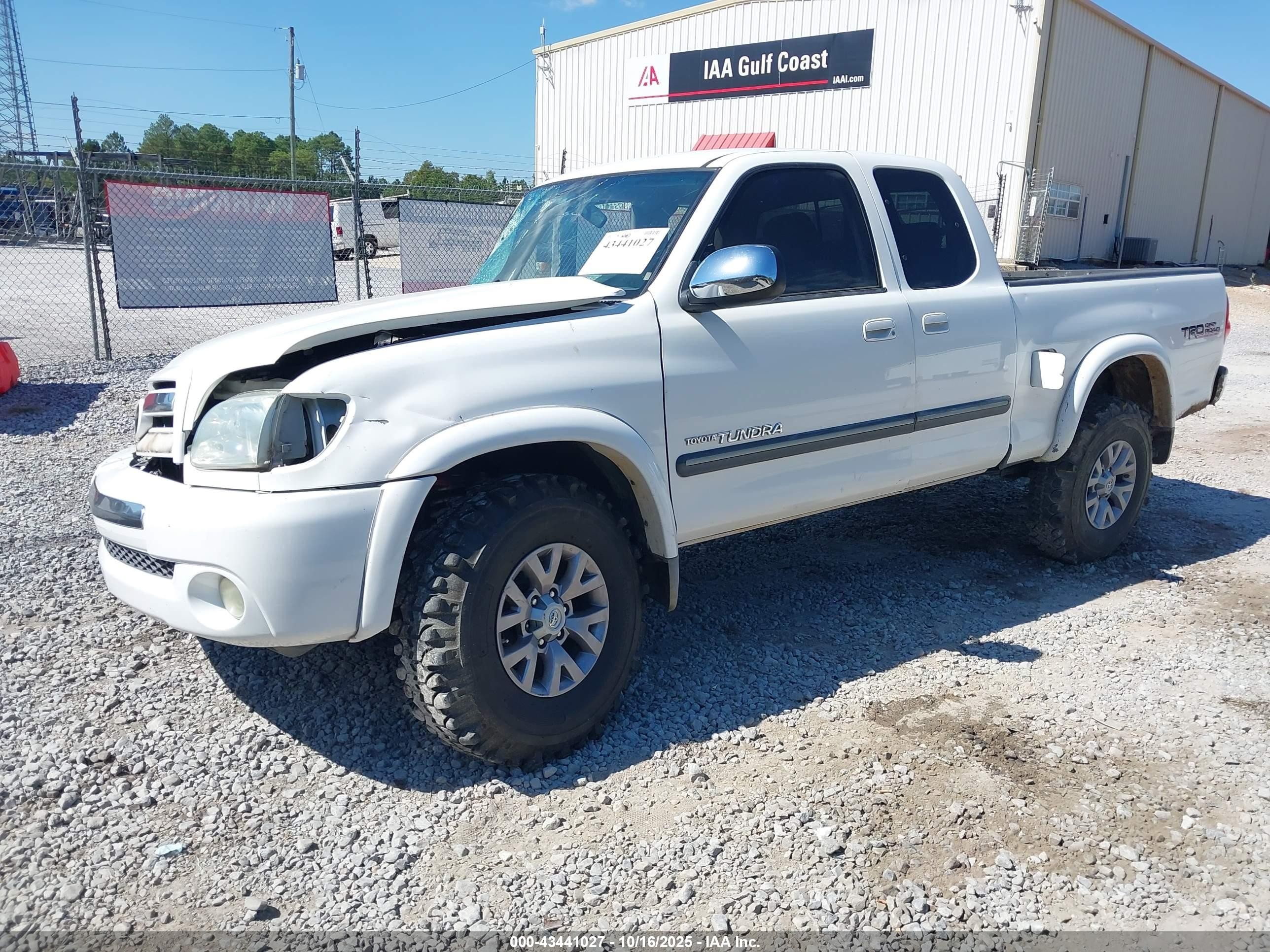 2005 Toyota Tundra Sr5 V8 White vin: 5TBRT34115S459683