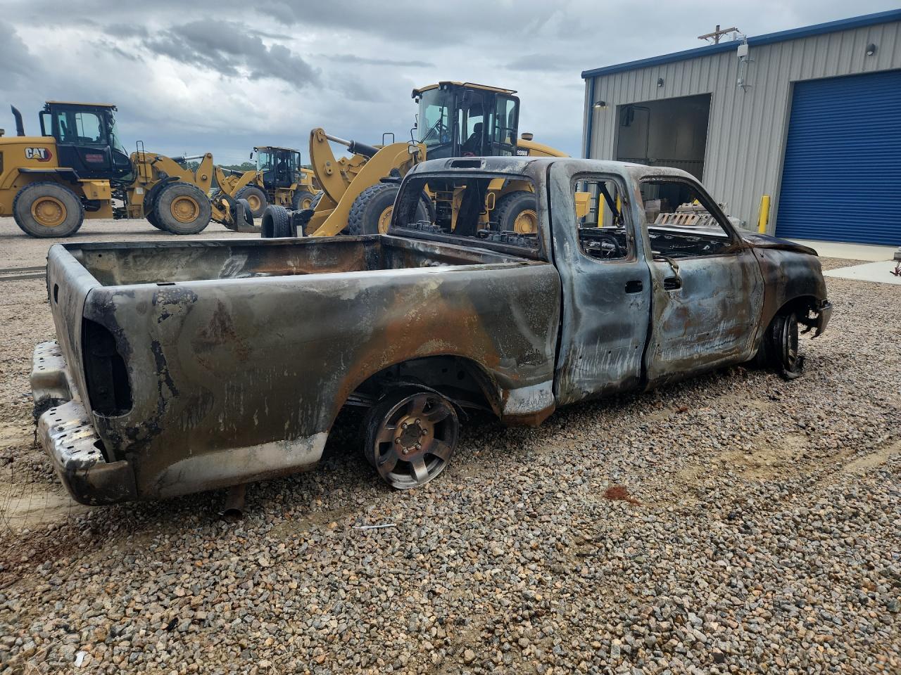 2000 Toyota Tundra Sr5 Burn vin: 5TBRT3411YS045002
