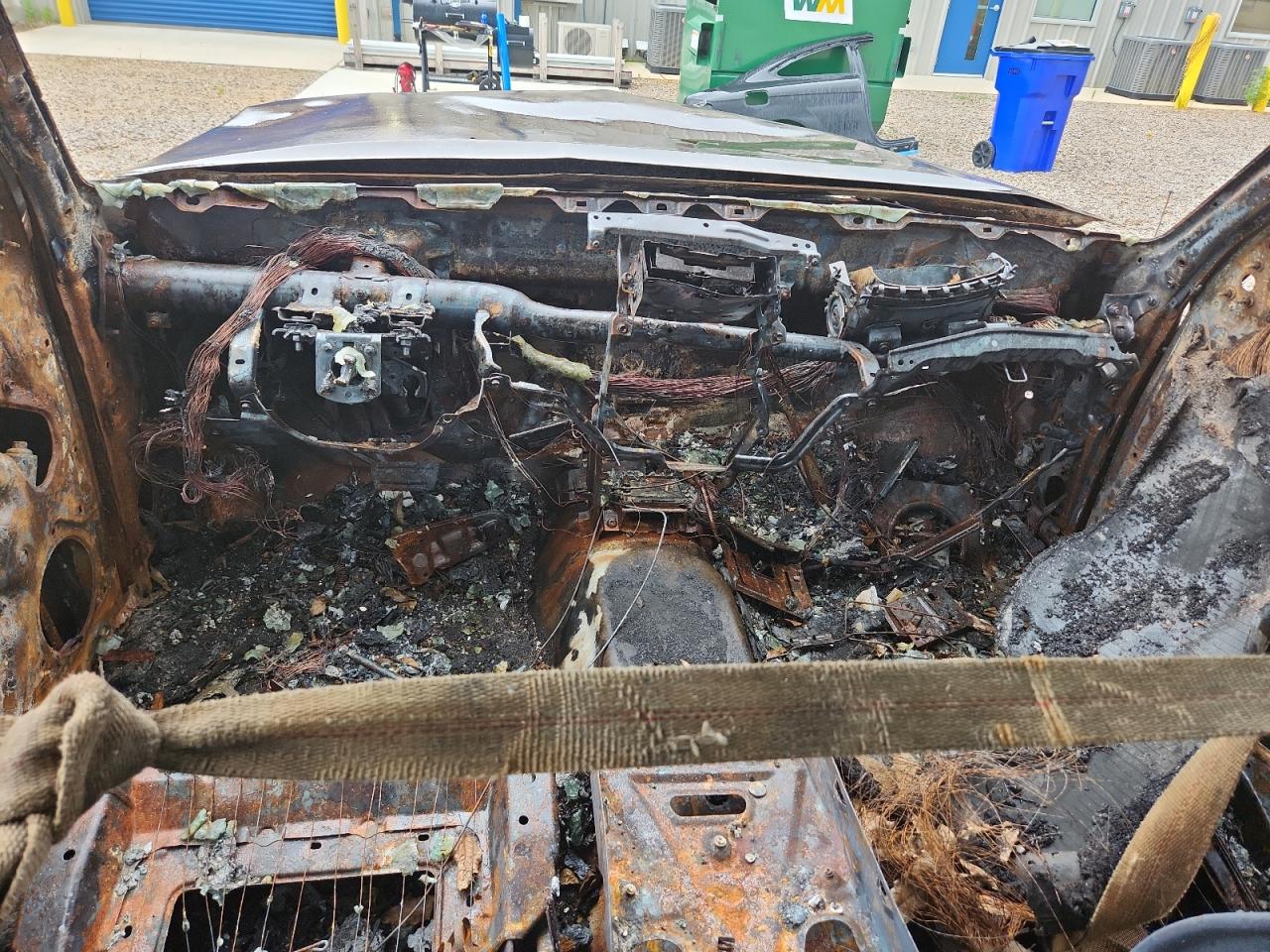 2000 Toyota Tundra Sr5 Burn vin: 5TBRT3411YS045002