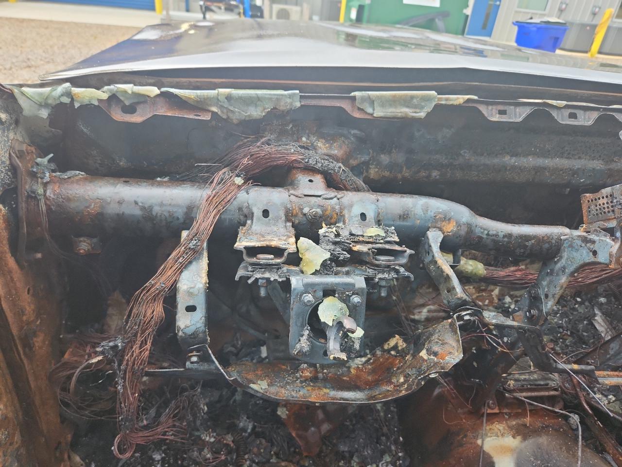 2000 Toyota Tundra Sr5 Burn vin: 5TBRT3411YS045002
