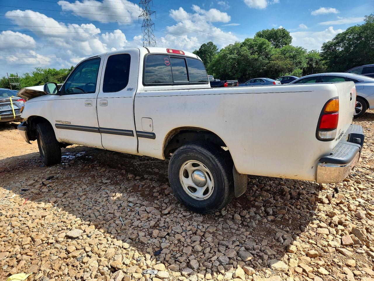 2000 Toyota Tundra Sr5 White vin: 5TBRT3413YS051884