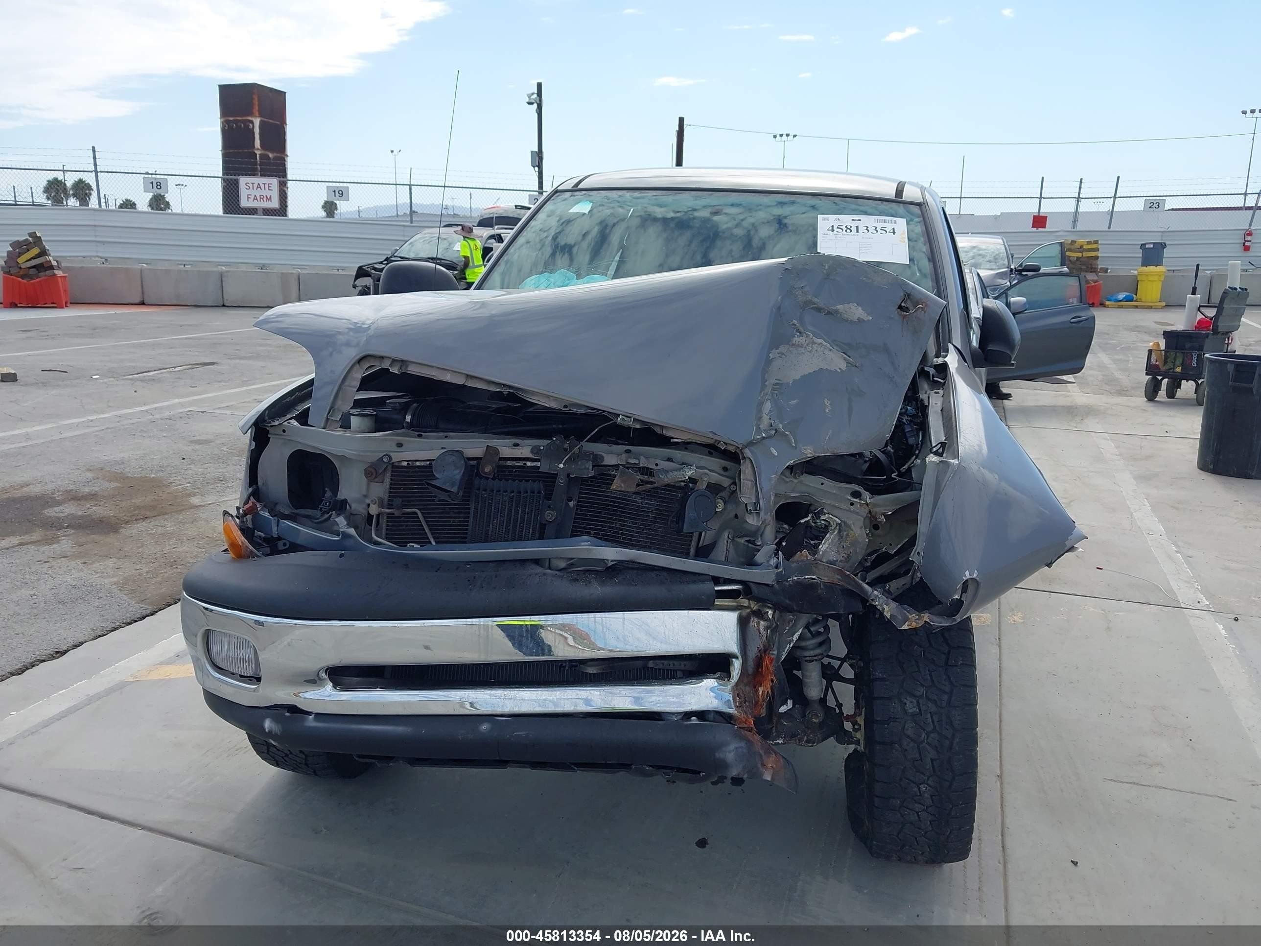 2002 Toyota Tundra Sr5 V8 Gray vin: 5TBRT34142S255522