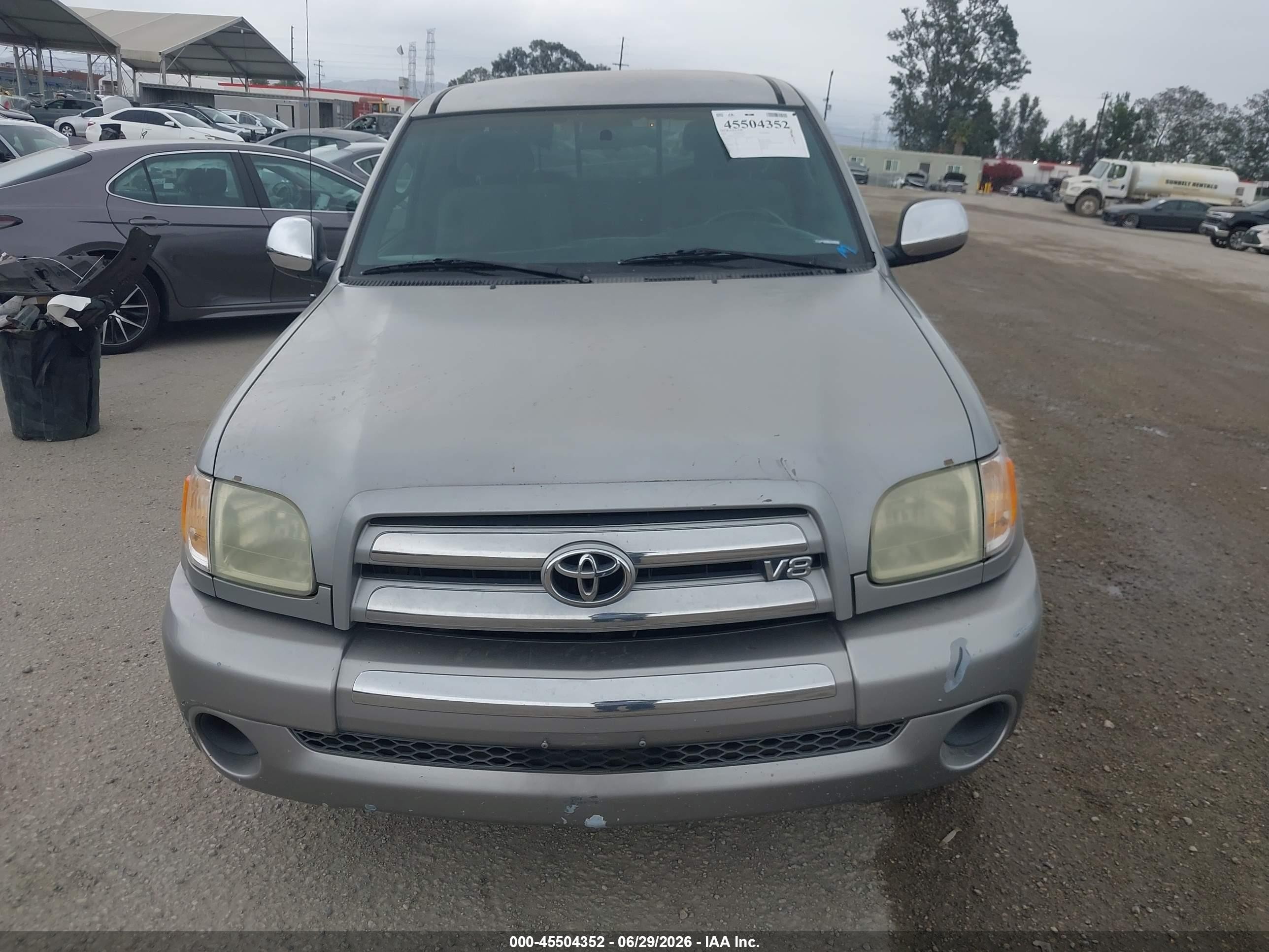 2004 Toyota Tundra Sr5 V8 Silver vin: 5TBRT34154S441556