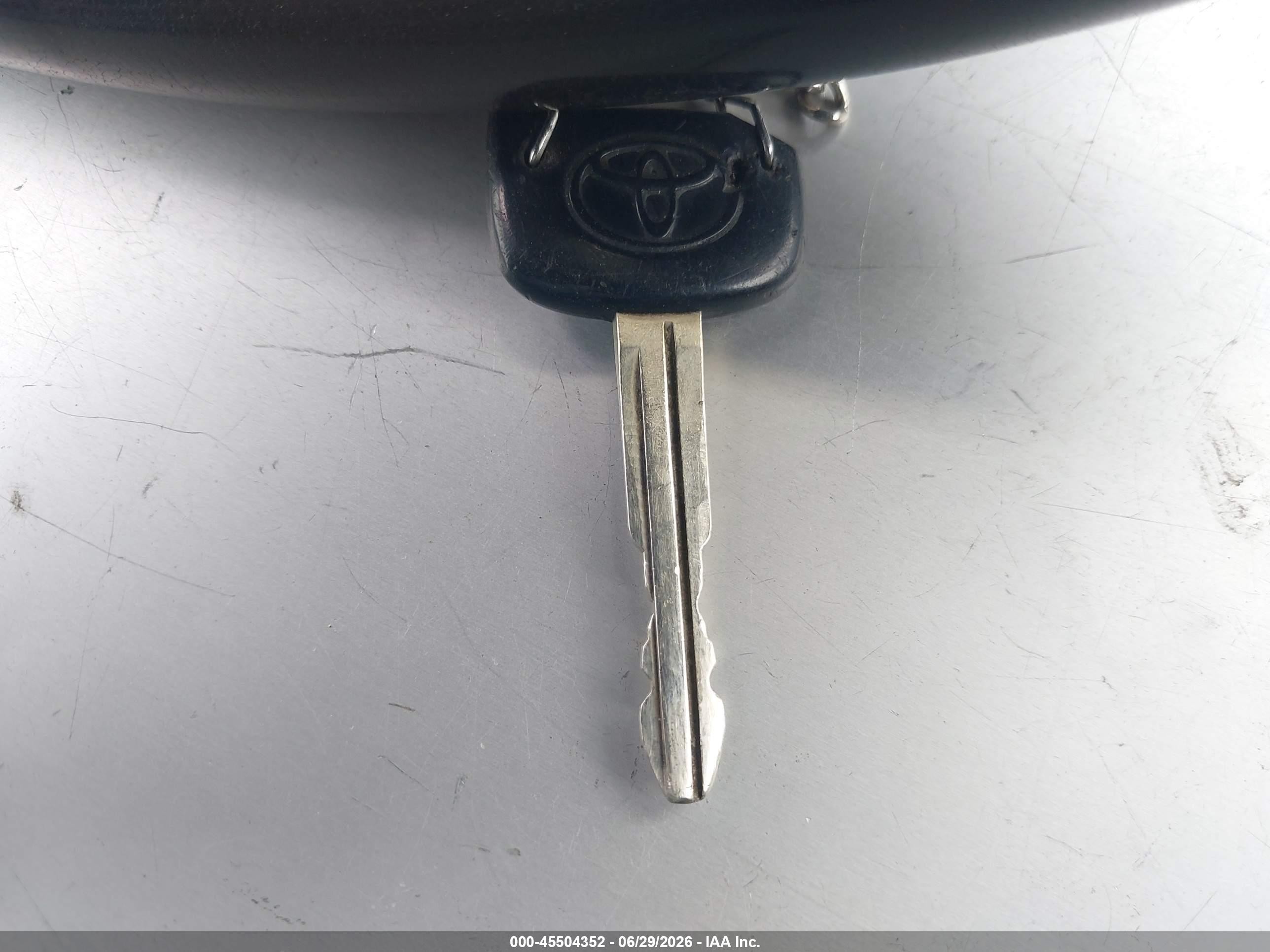 2004 Toyota Tundra Sr5 V8 Silver vin: 5TBRT34154S441556