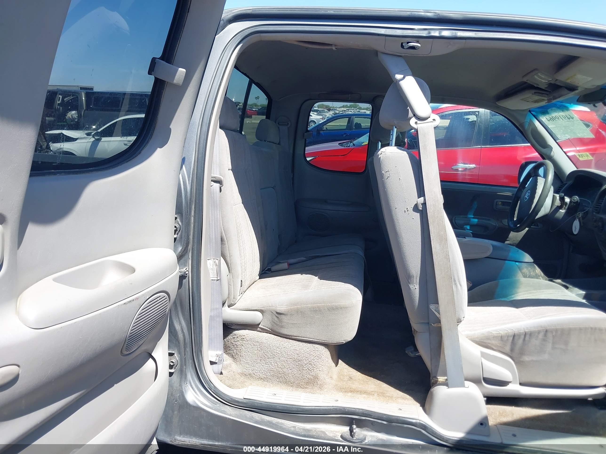2004 Toyota Tundra Sr5 V8 Gray vin: 5TBRT34174S447908