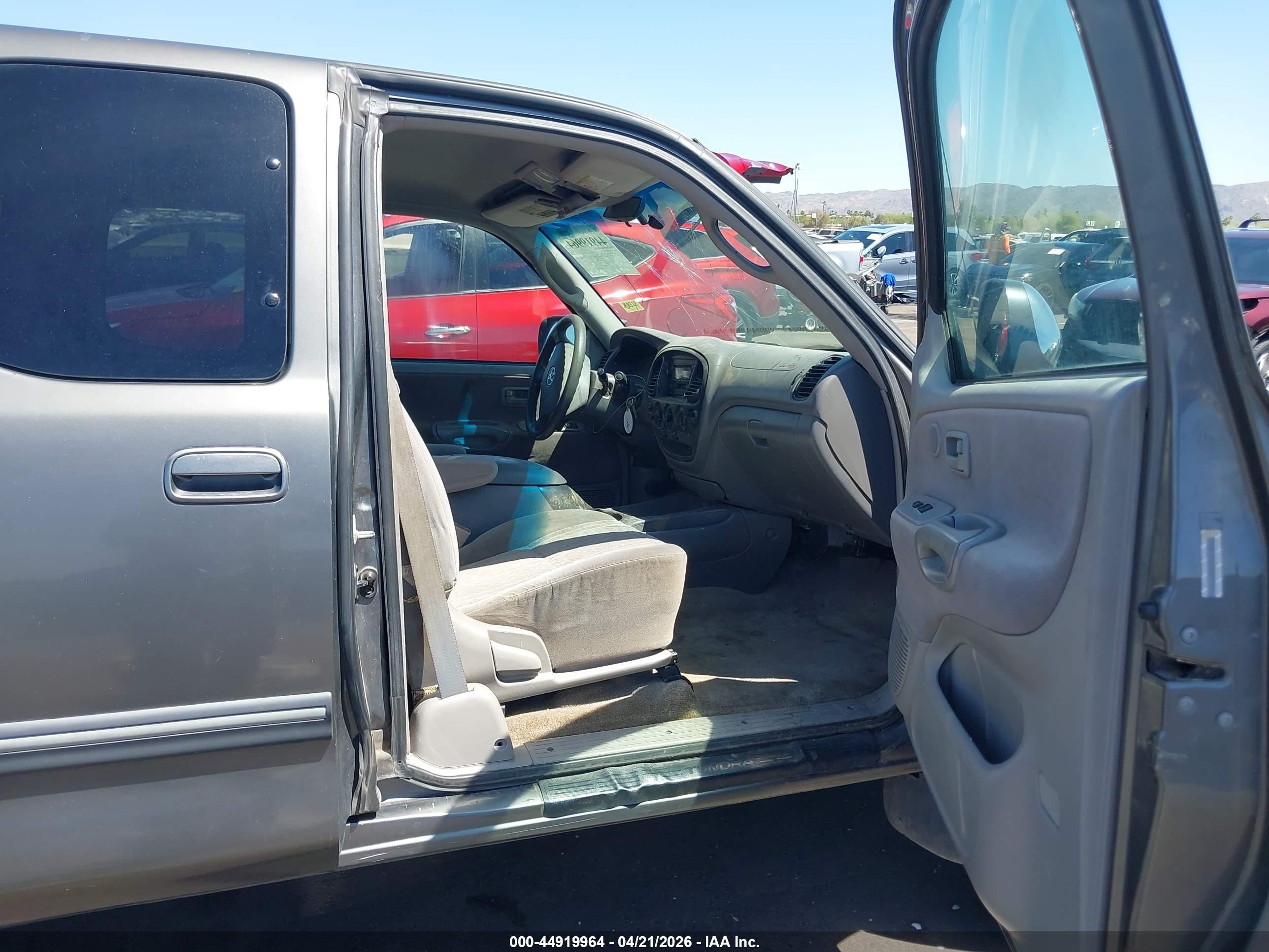 2004 Toyota Tundra Sr5 V8 Gray vin: 5TBRT34174S447908