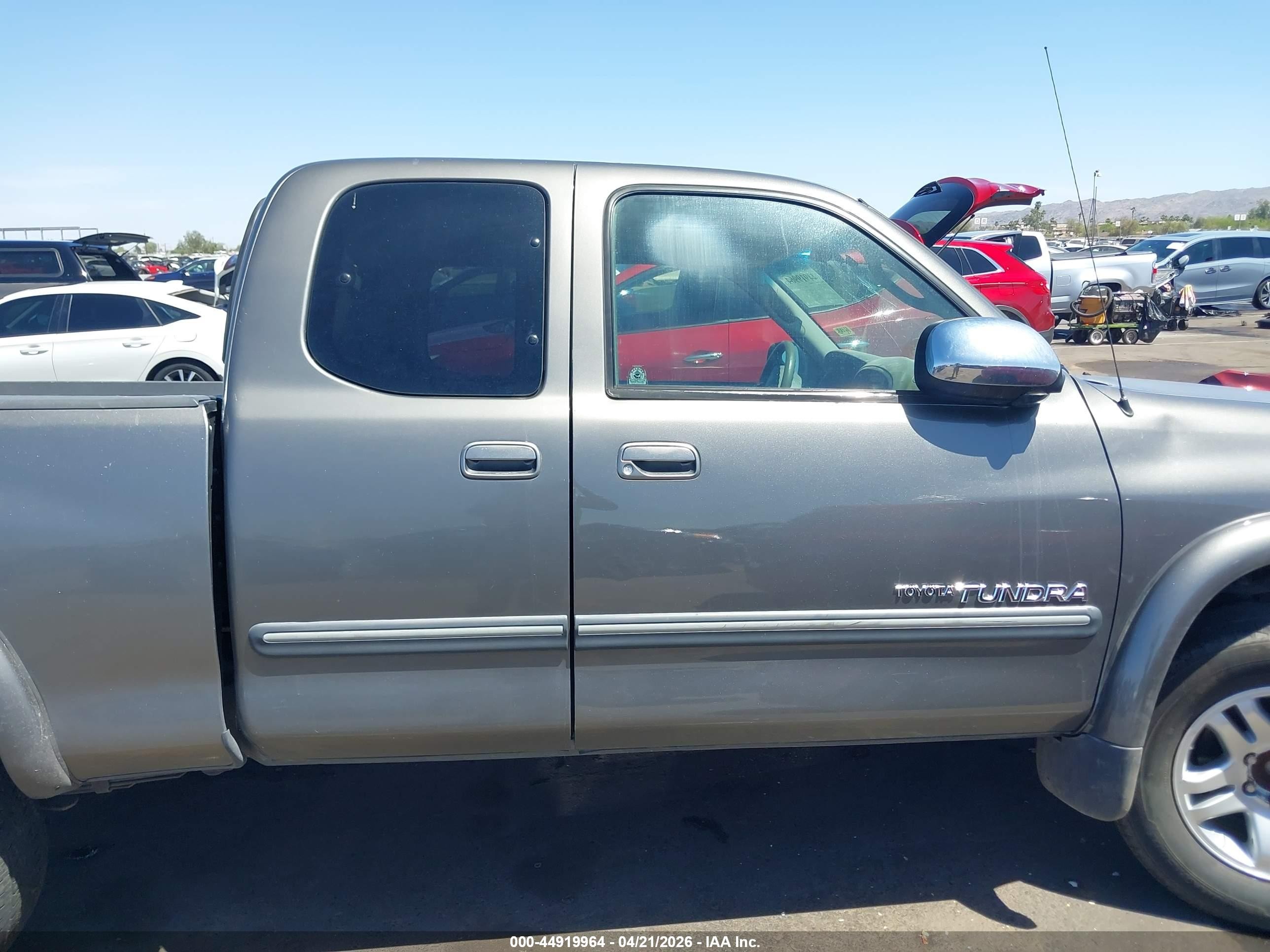 2004 Toyota Tundra Sr5 V8 Gray vin: 5TBRT34174S447908